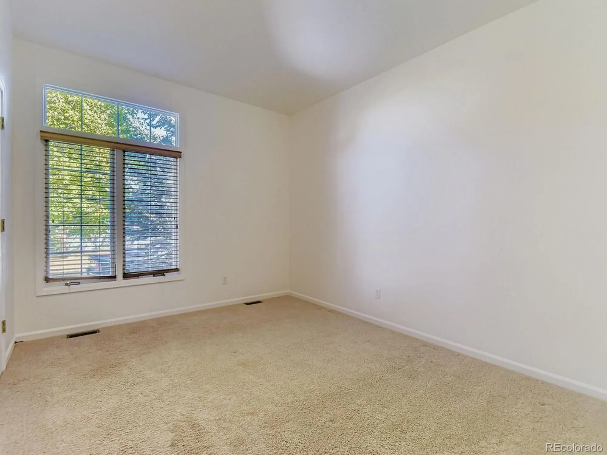 Property Slideshow image 13 of 24 | 5418 shetland ct, Highlands Ranch, CO, 80130