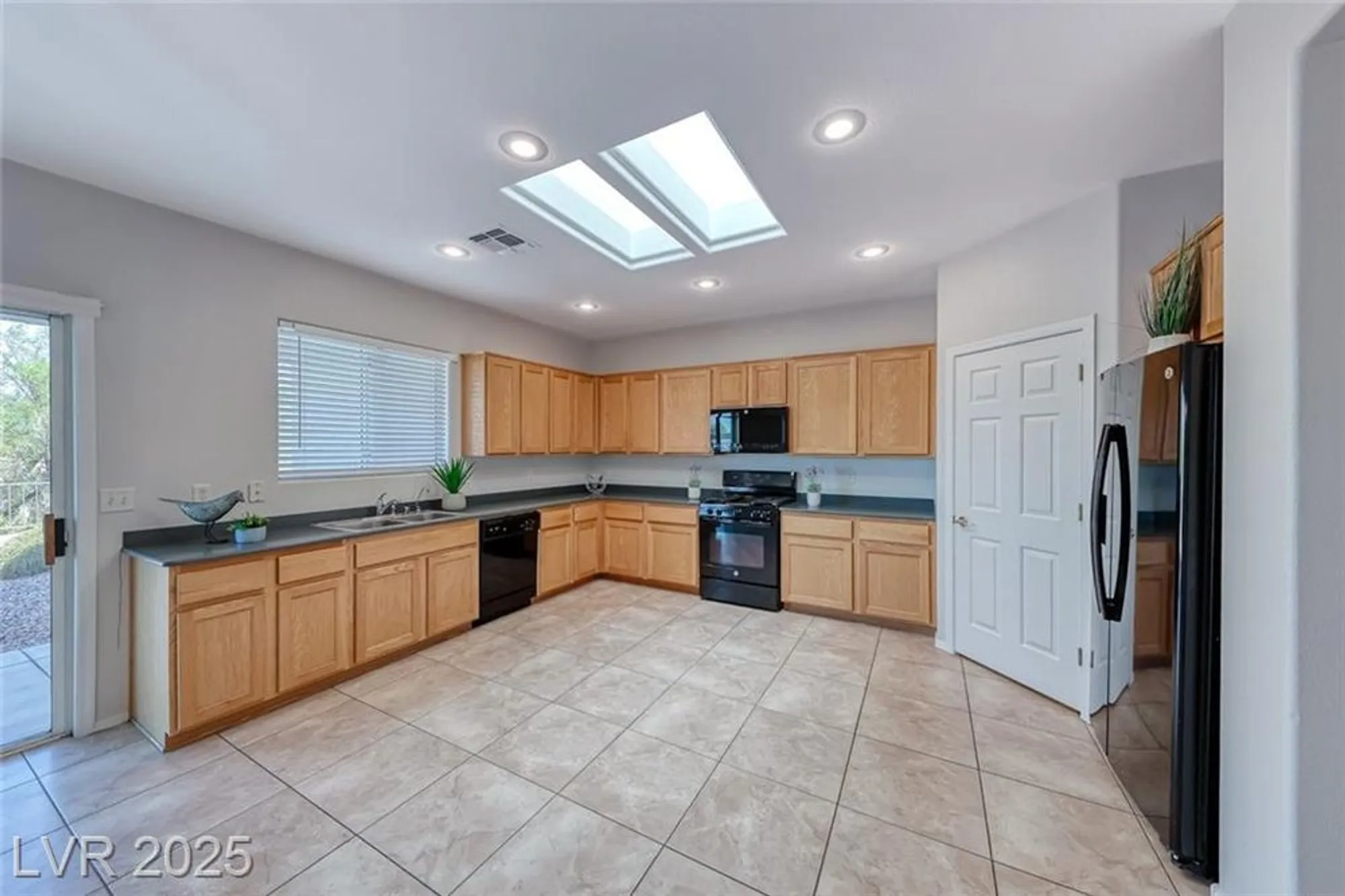 Property Slideshow image 14 of 50 | 2343 schaeffer hills dr, Henderson, NV, 89052