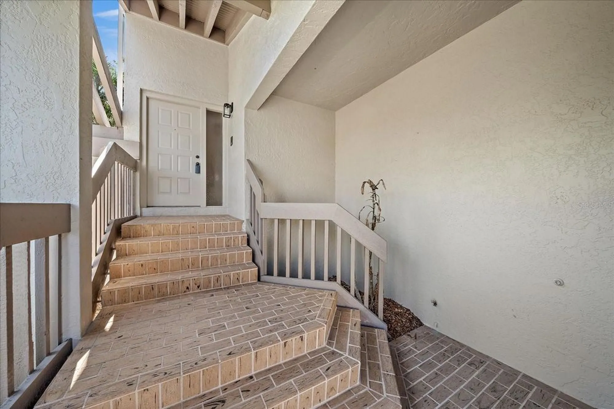 Property Slideshow image 4 of 54 | 1654 starling dr 201, Sarasota, FL, 34231