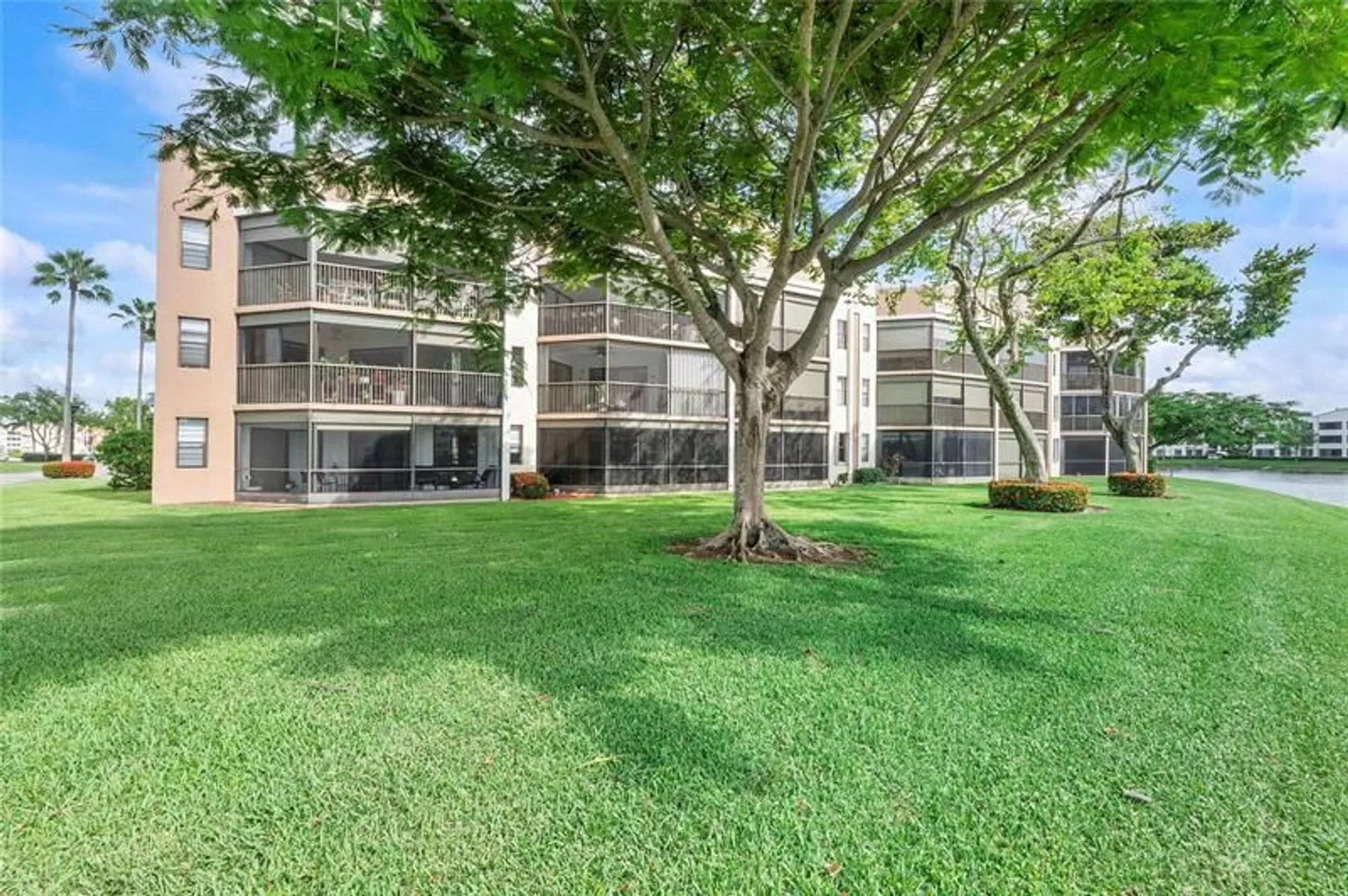 Property Slideshow image 32 of 37 | 7219 fairfax dr 110, Tamarac, FL, 33321