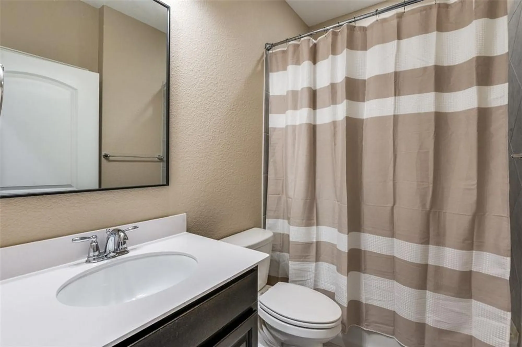 Property Slideshow image 14 of 25 | 1845 plantation crest dr, Frisco, TX, 75036