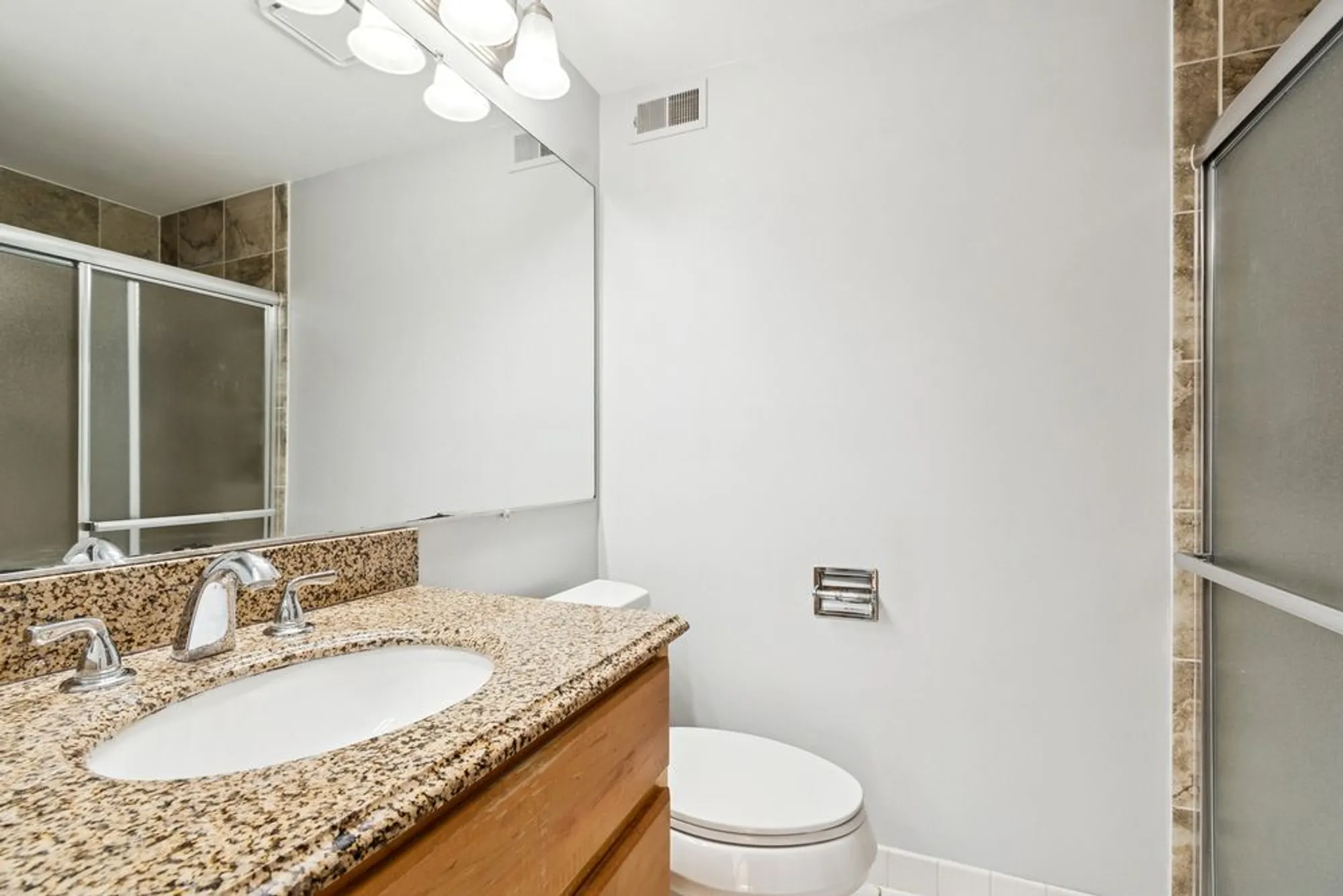 Property Slideshow image 24 of 45 | 33 shoreline rd b, Lake Barrington, IL, 60010