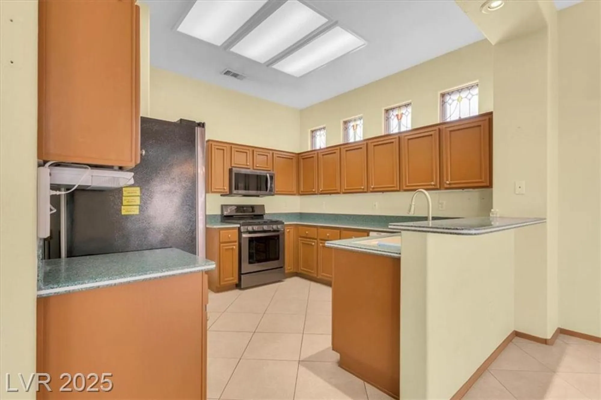 Property Slideshow image 12 of 46 | 2621 hanging rock dr, Las Vegas, NV, 89134