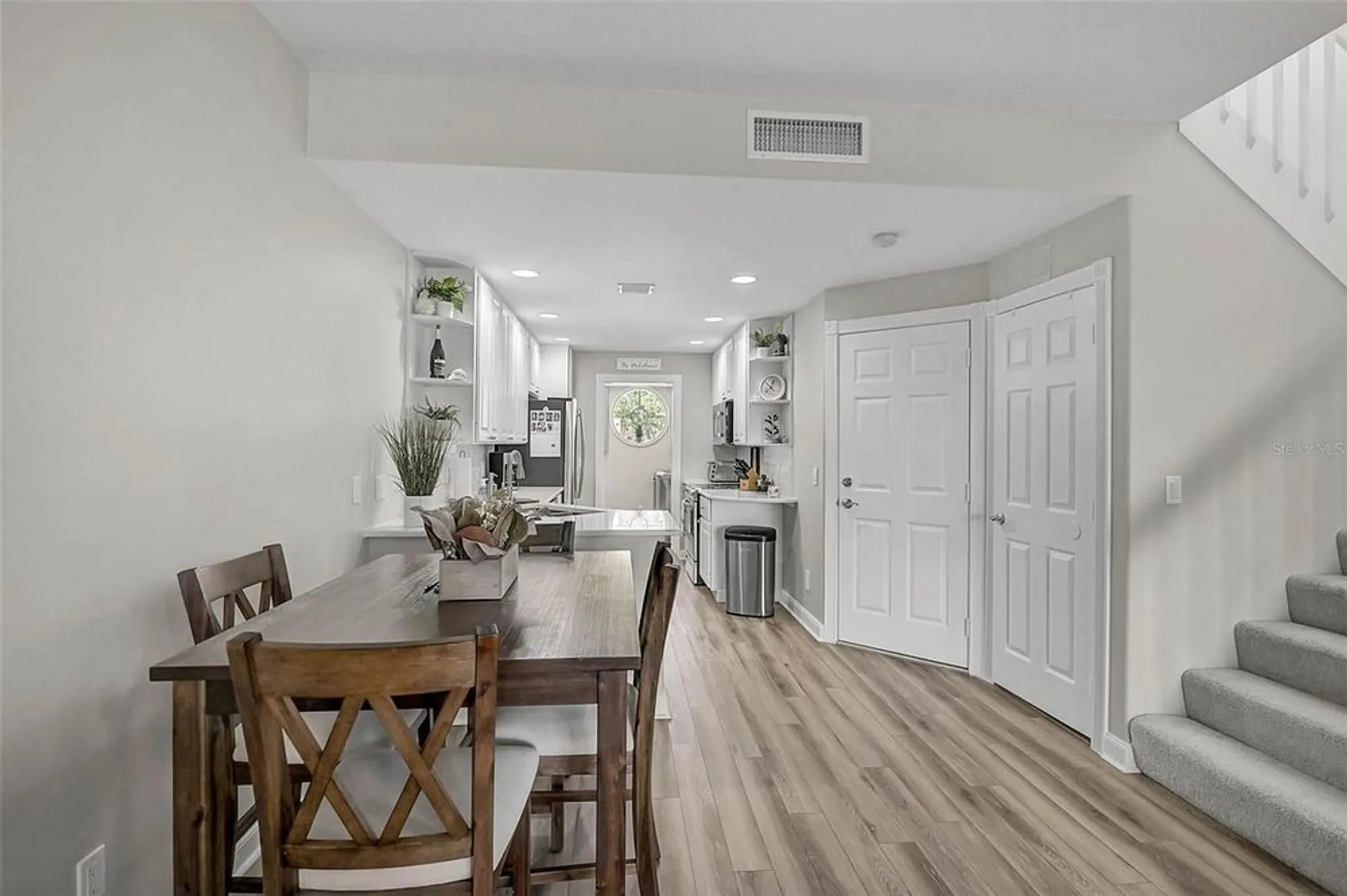 Property Slideshow image 9 of 51 | 1737 burgos dr, Sarasota, FL, 34238