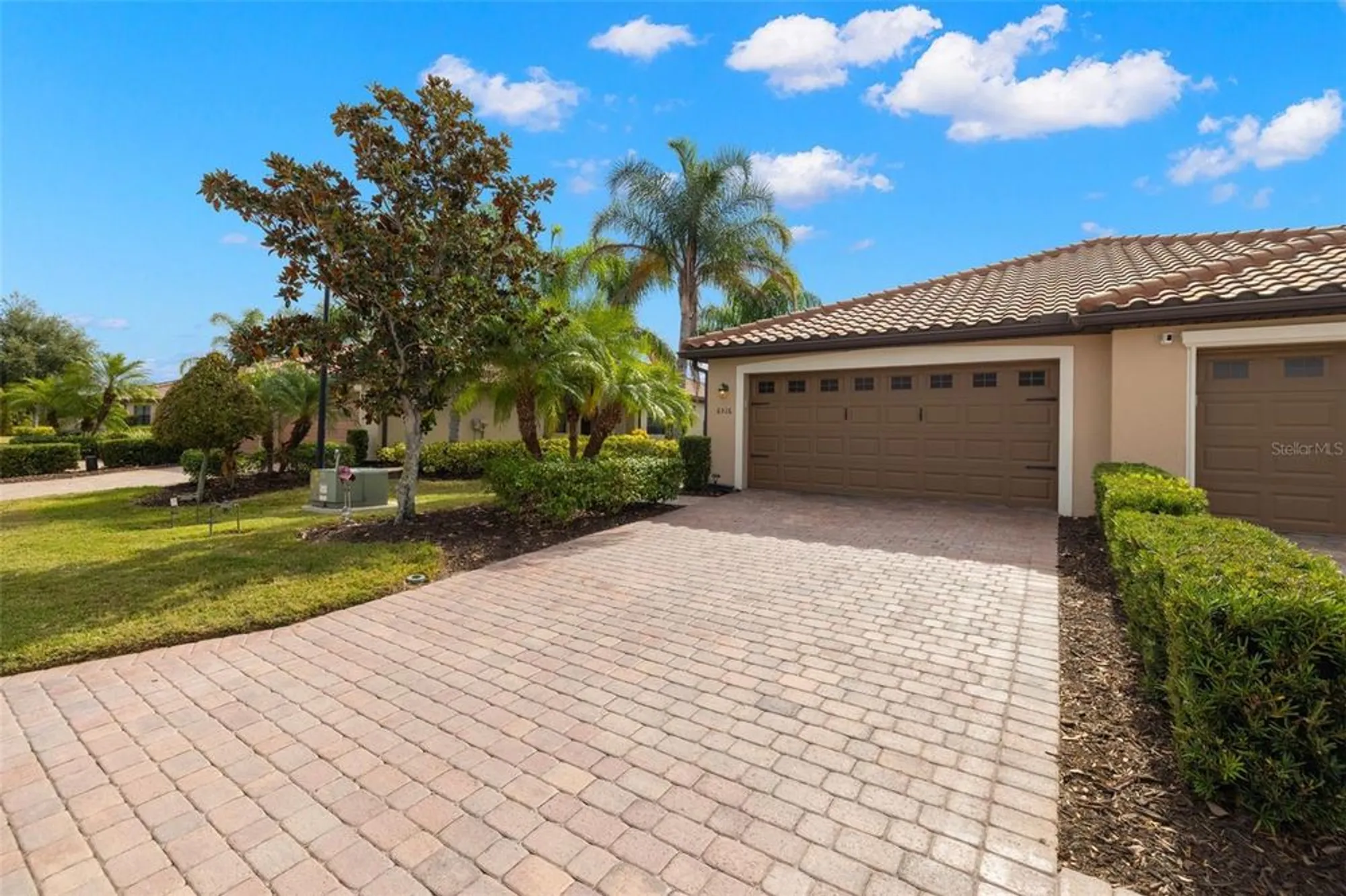 Property Slideshow image 2 of 46 | 6516 candlestick dr, Bradenton, FL, 34212