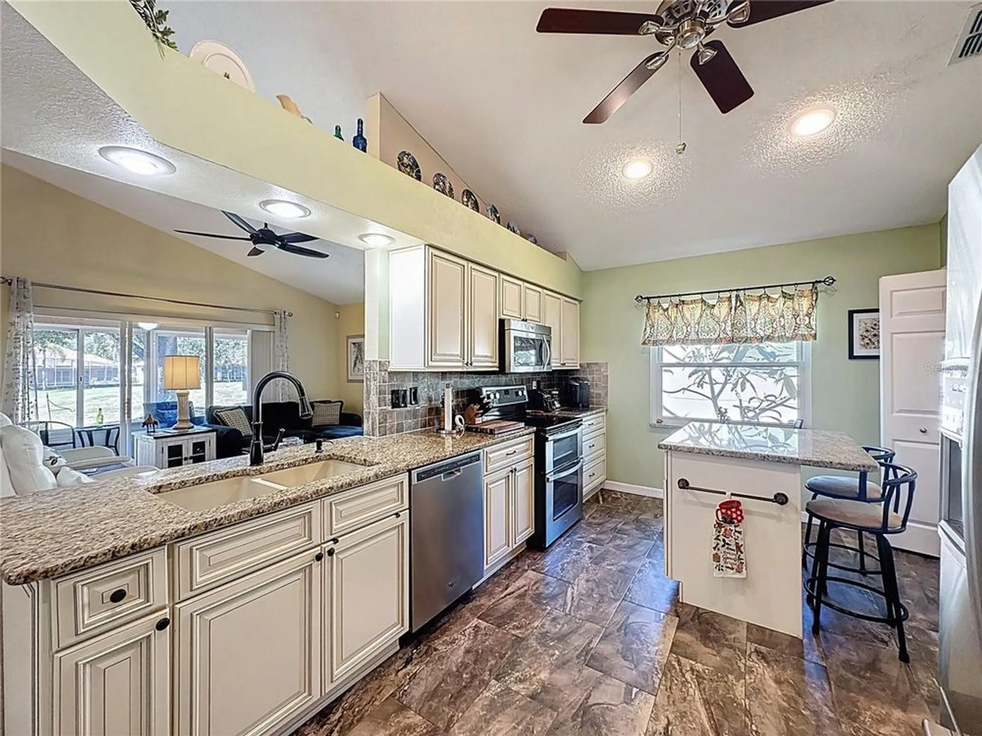 Property Slideshow image 21 of 78 | 3906 doune way, Clermont, FL, 34711