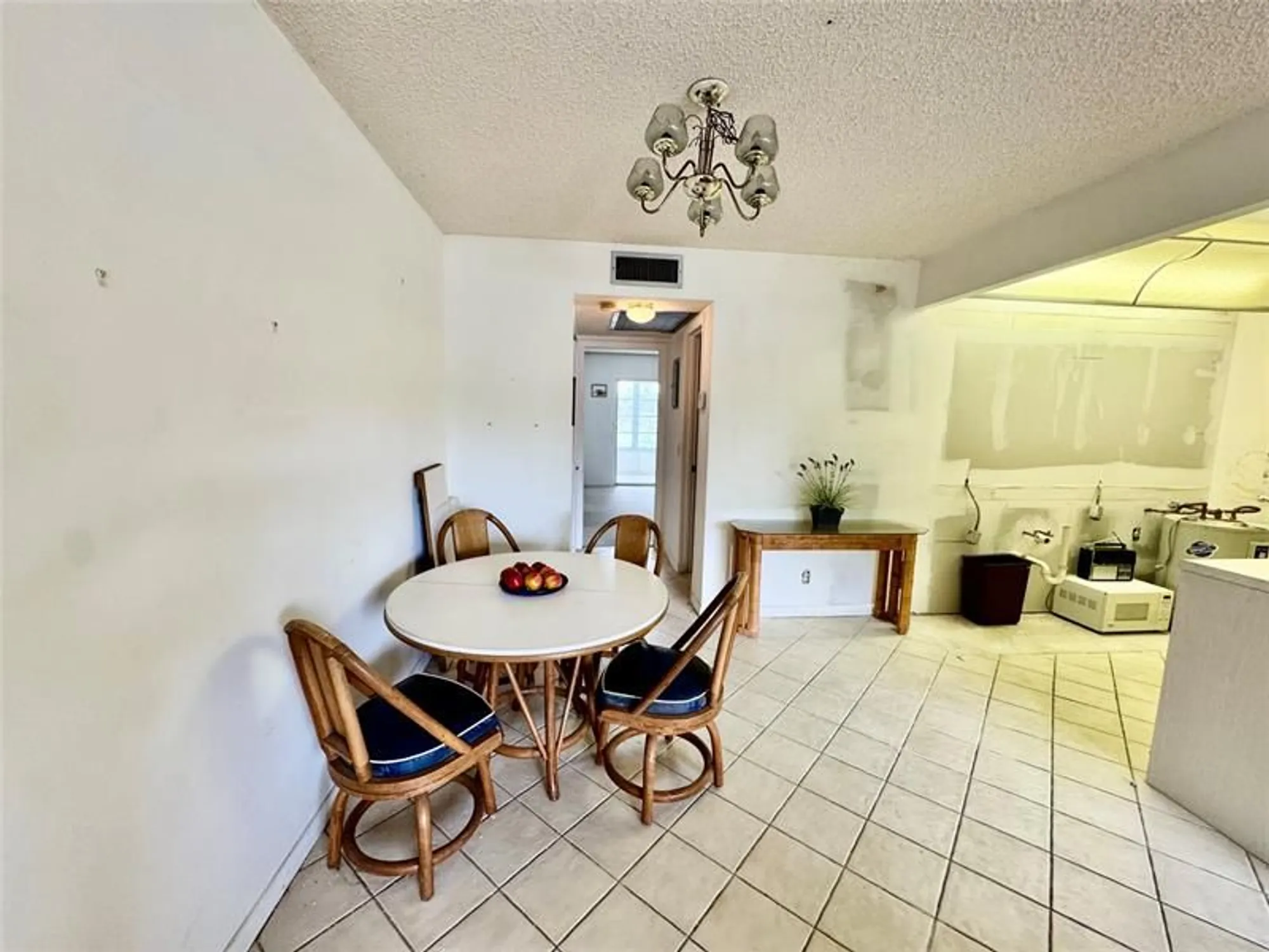 Property Slideshow image 7 of 36 | 2029 cambridge b # 2029, Deerfield Beach, FL, 33442