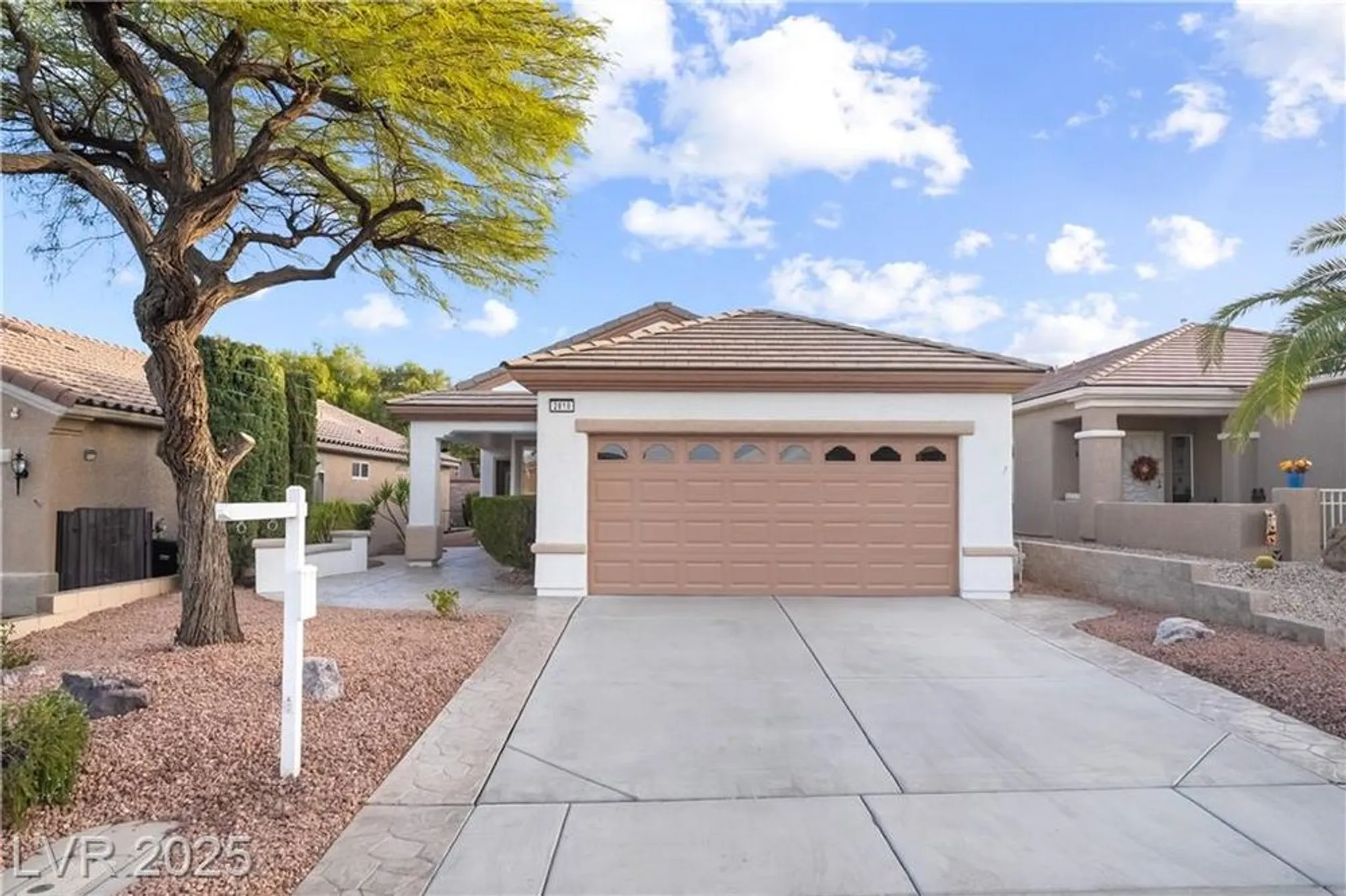 Property Slideshow image 3 of 52 | 2810 meadow park ave, Henderson, NV, 89052