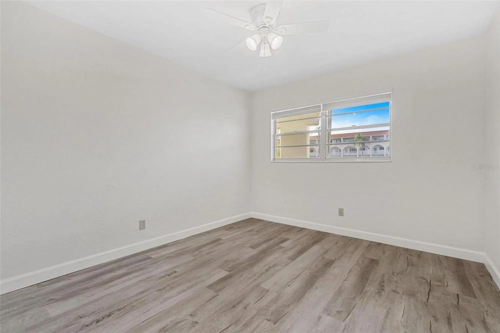 Property Slideshow image 9 of 15 | 2430 brazilia dr 20, Clearwater, FL, 33763