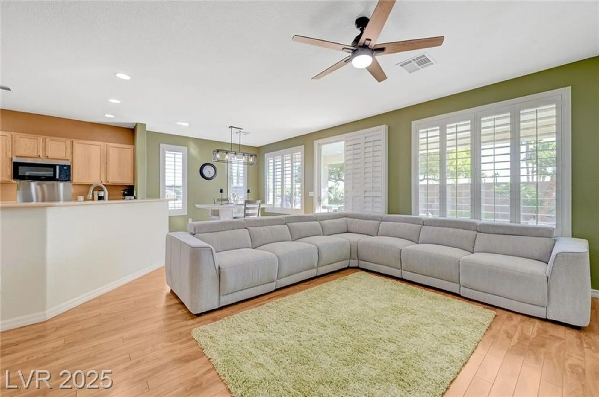 Property Slideshow image 17 of 72 | 4956 momenti st, Las Vegas, NV, 89135