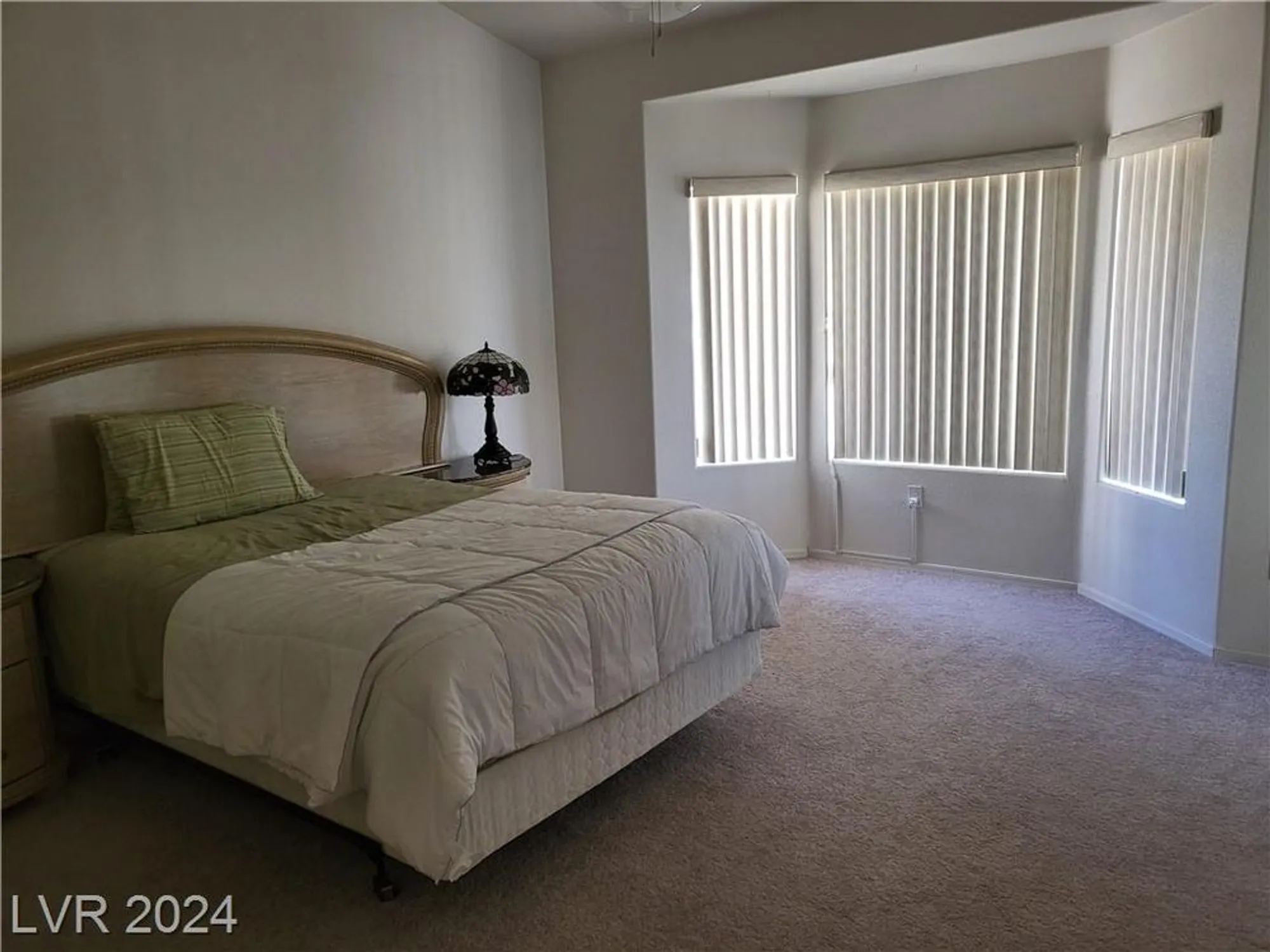 Property Slideshow image 9 of 17 | 9916 villa ridge dr, Las Vegas, NV, 89134