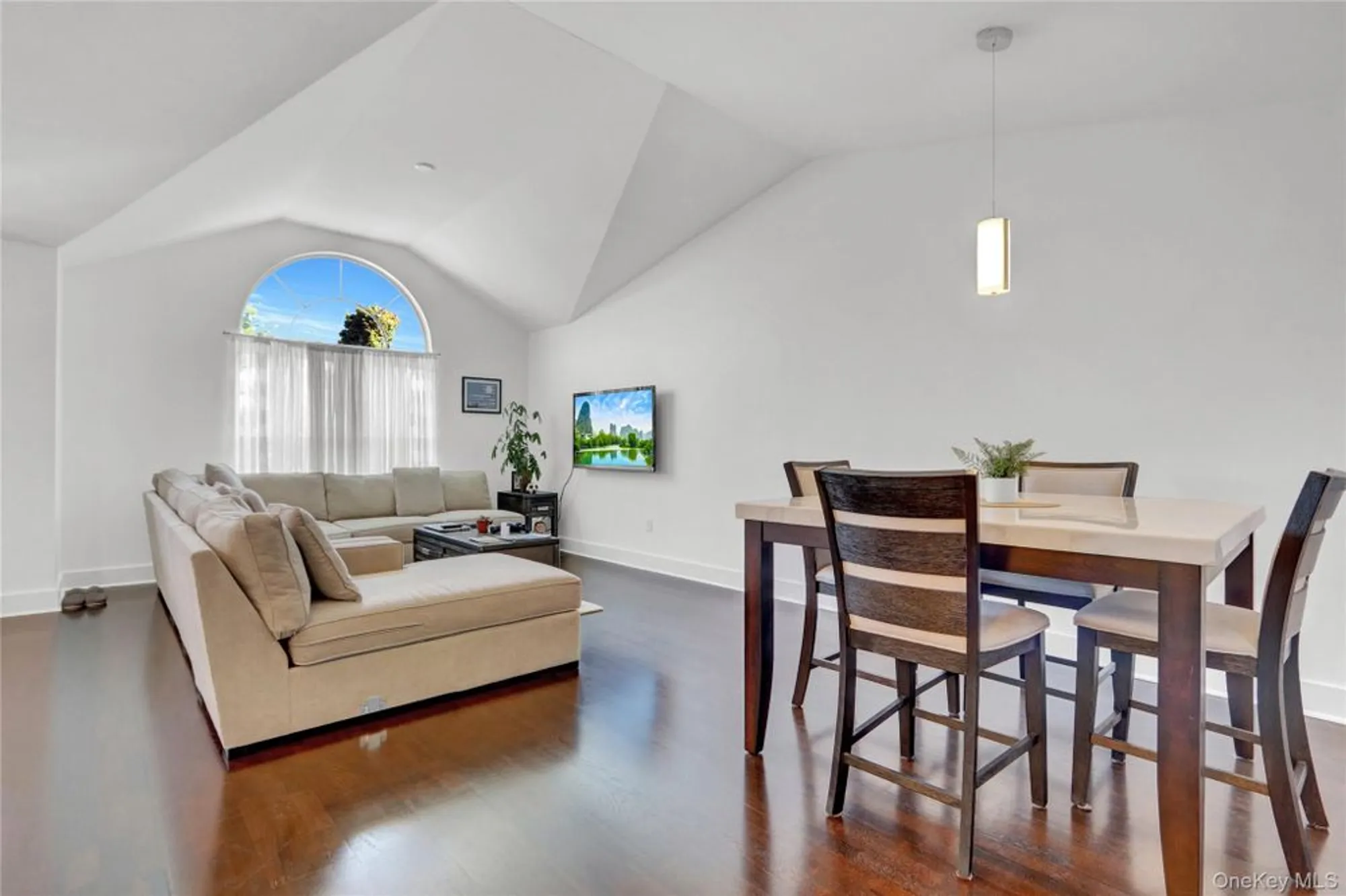 Property Slideshow image 4 of 25 | 704 breton way # 704, Glen Cove, NY, 11542