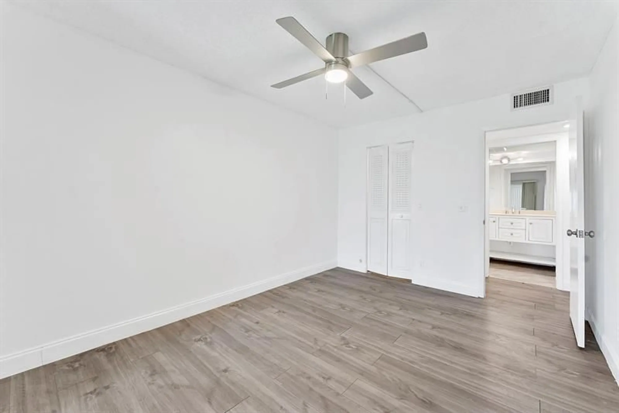 Property Slideshow image 5 of 33 | 1052 hythe c # 1052, Boca Raton, FL, 33434