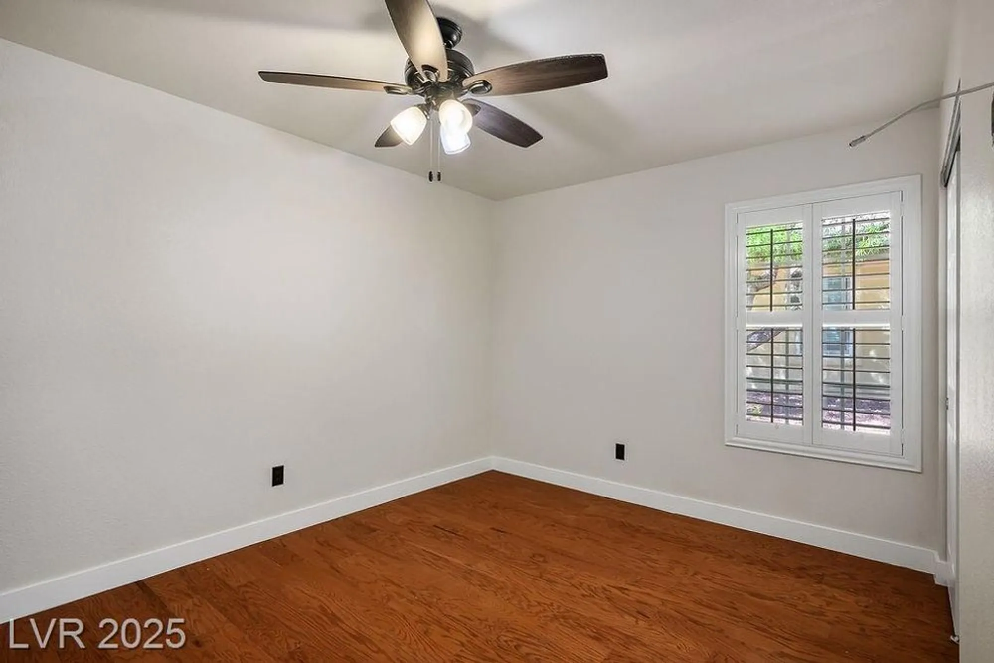 Property Slideshow image 16 of 32 | 4824 lawnwood ct, Las Vegas, NV, 89130