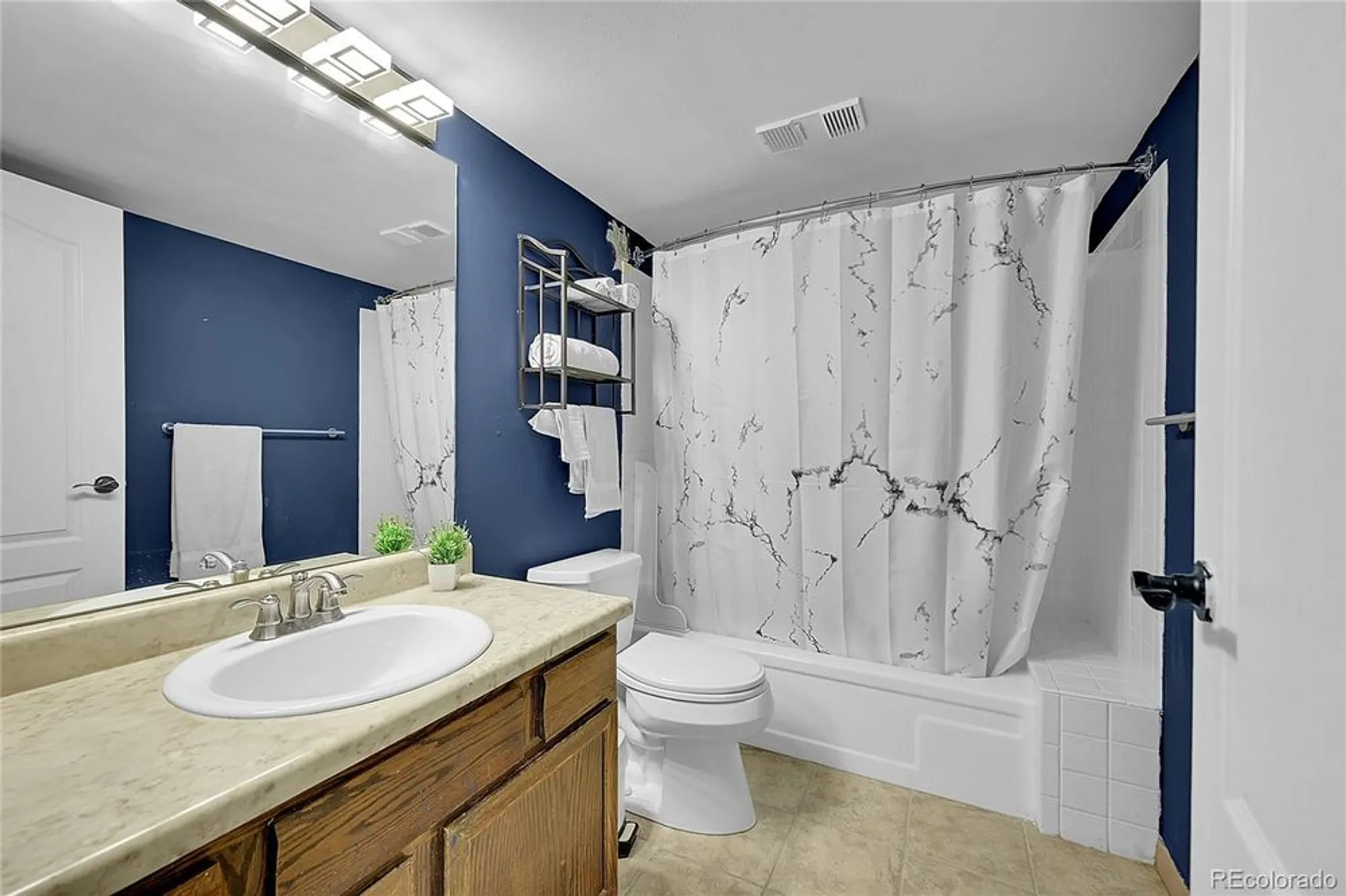 Property Slideshow image 11 of 31 | 14300 e marina dr 109, Aurora, CO, 80014