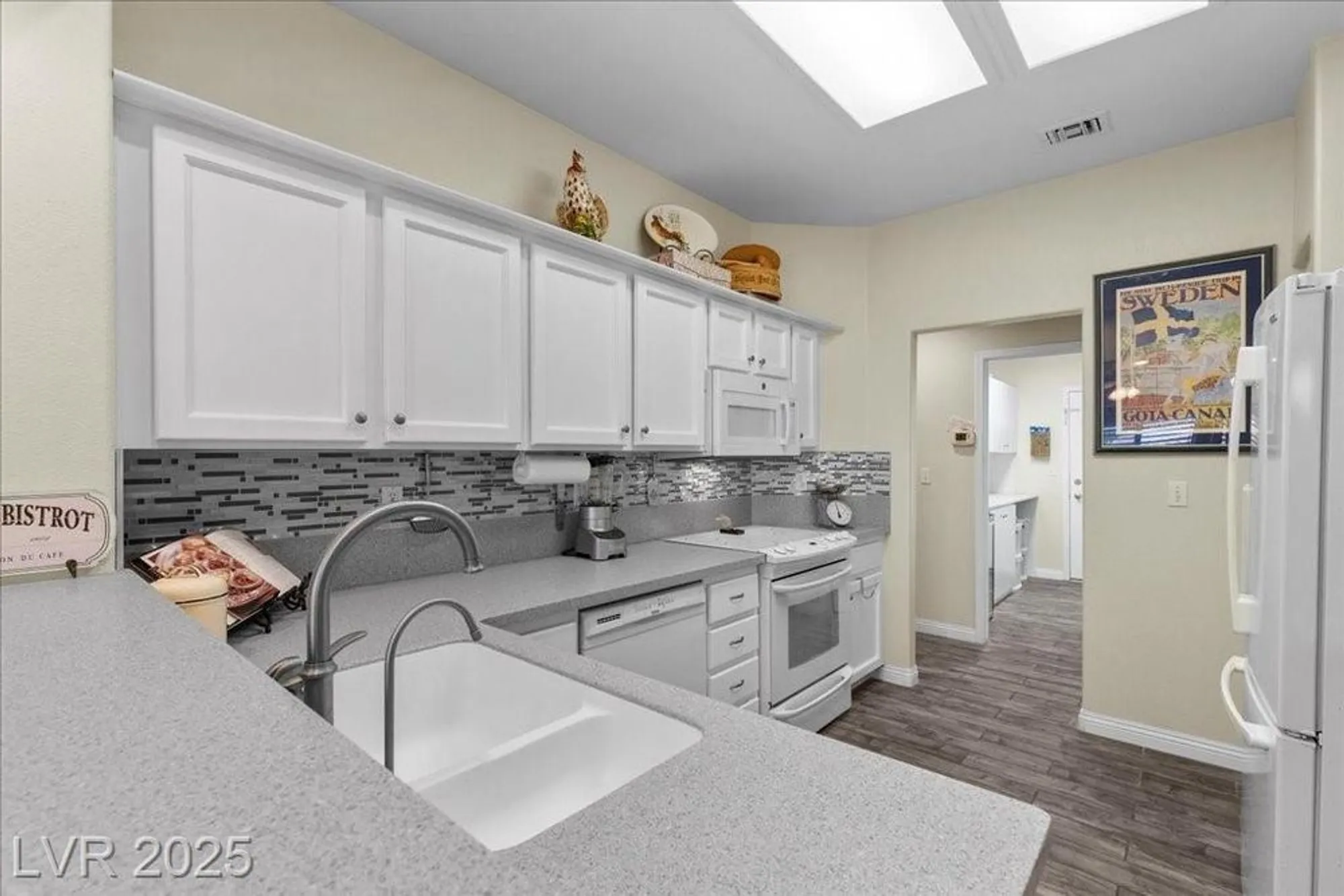 Property Slideshow image 10 of 49 | 2908 laverton dr, Las Vegas, NV, 89134