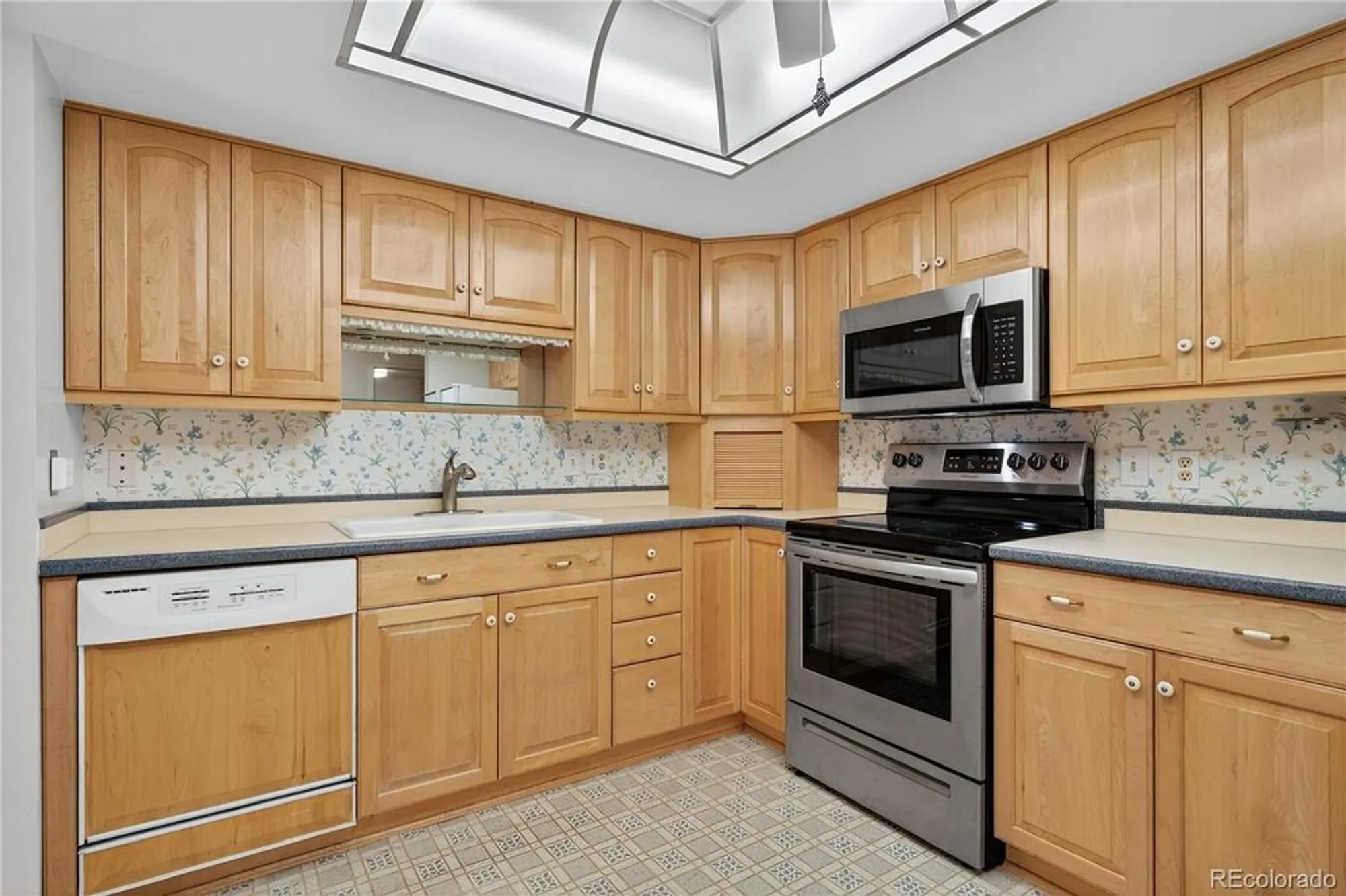 Property Slideshow image 11 of 37 | 13800 e marina dr apt 104, Aurora, CO, 80014