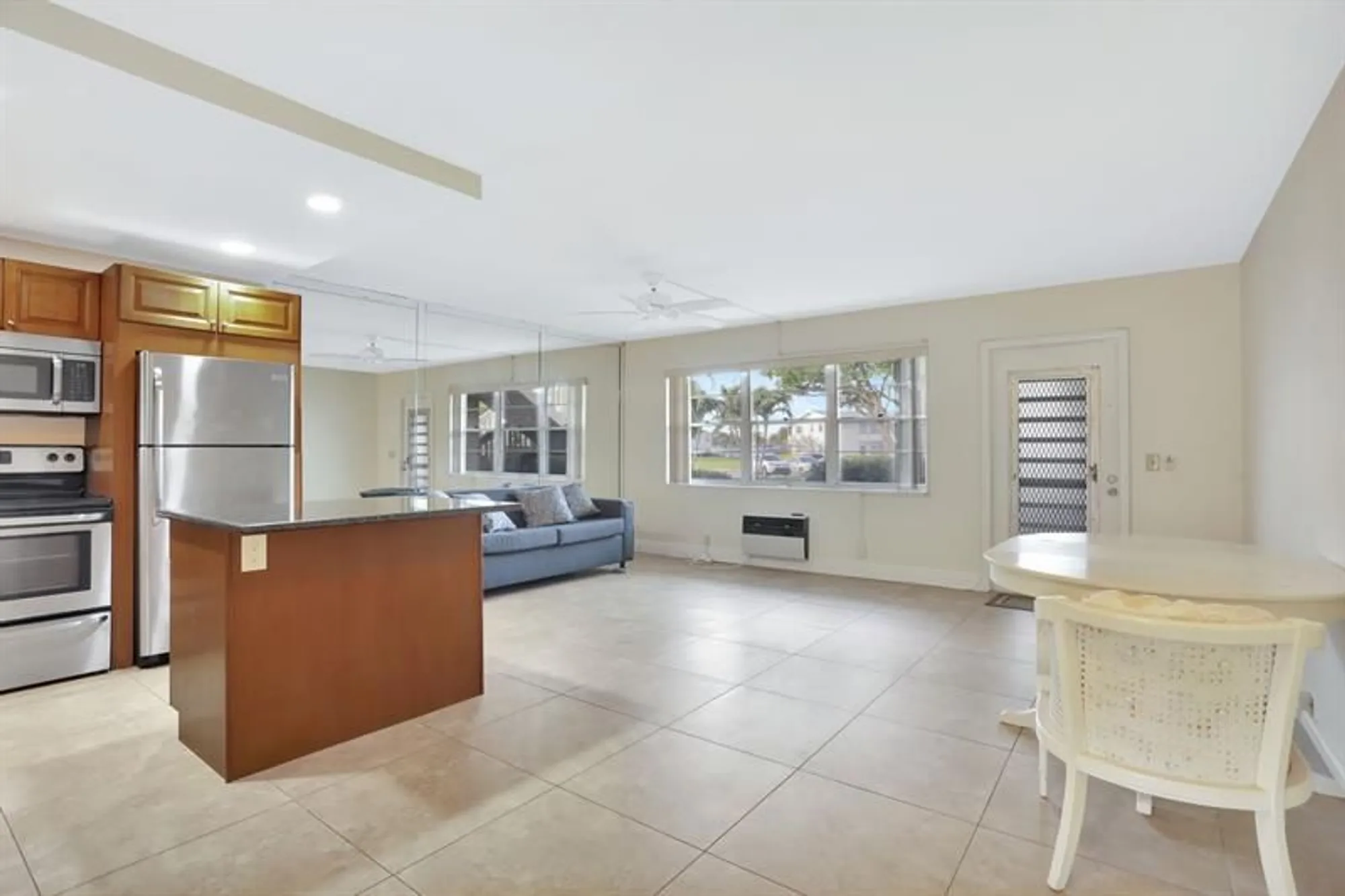 Property Slideshow image 4 of 38 | 275 markham m # 275, Deerfield Beach, FL, 33442