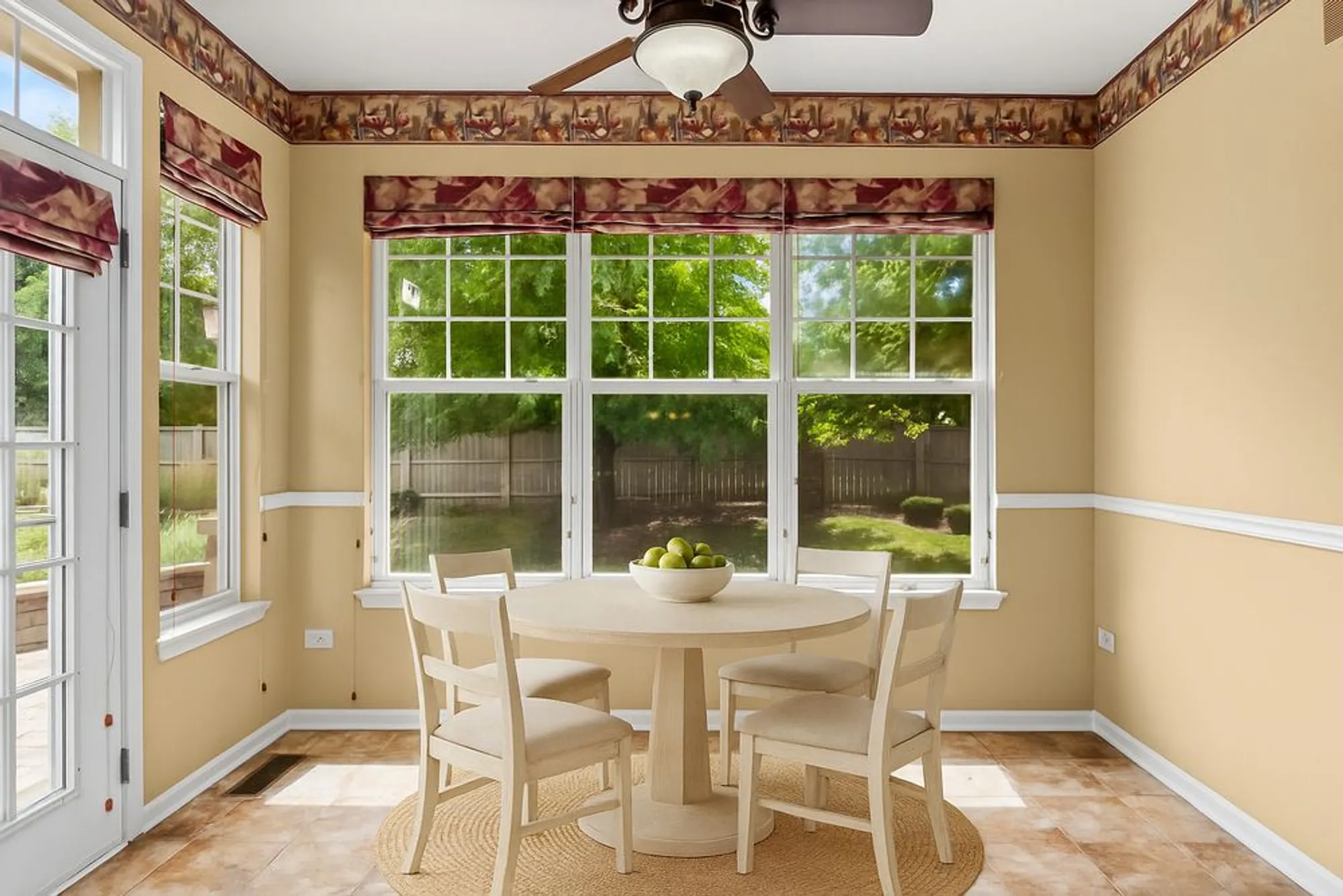 Property Slideshow image 9 of 44 | 2905 normandy cir, Naperville, IL, 60564