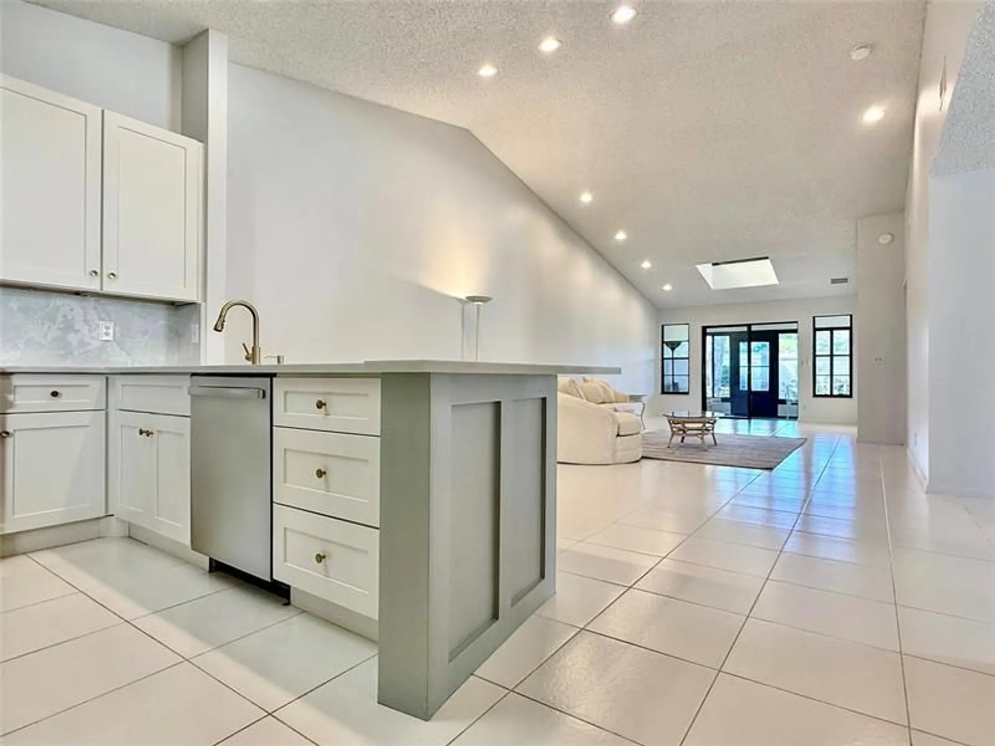 Property Slideshow image 6 of 51 | 5869 sunswept ln b, Boynton Beach, FL, 33437