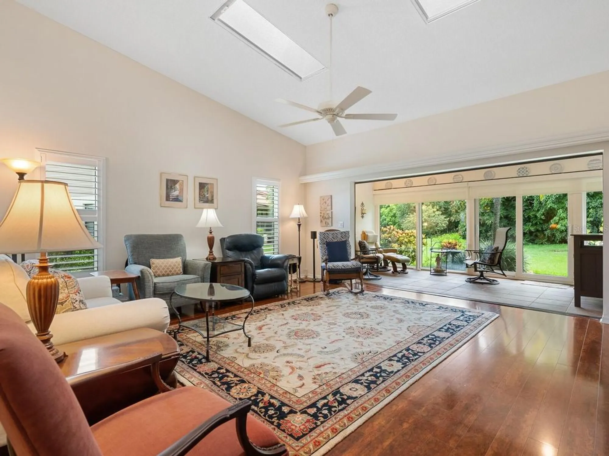 Property Slideshow image 7 of 44 | 4004 wilshire cir 89, Sarasota, FL, 34238