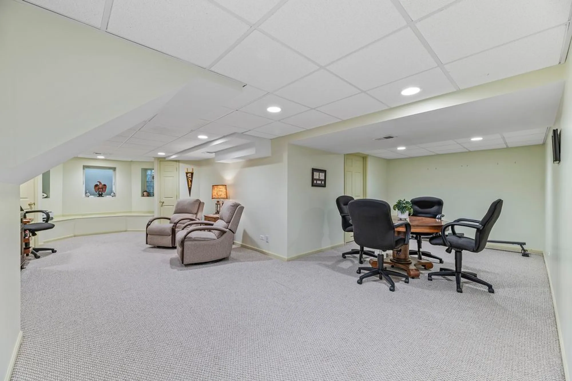 Property Slideshow image 26 of 30 | , Prospect Heights, IL, 60070