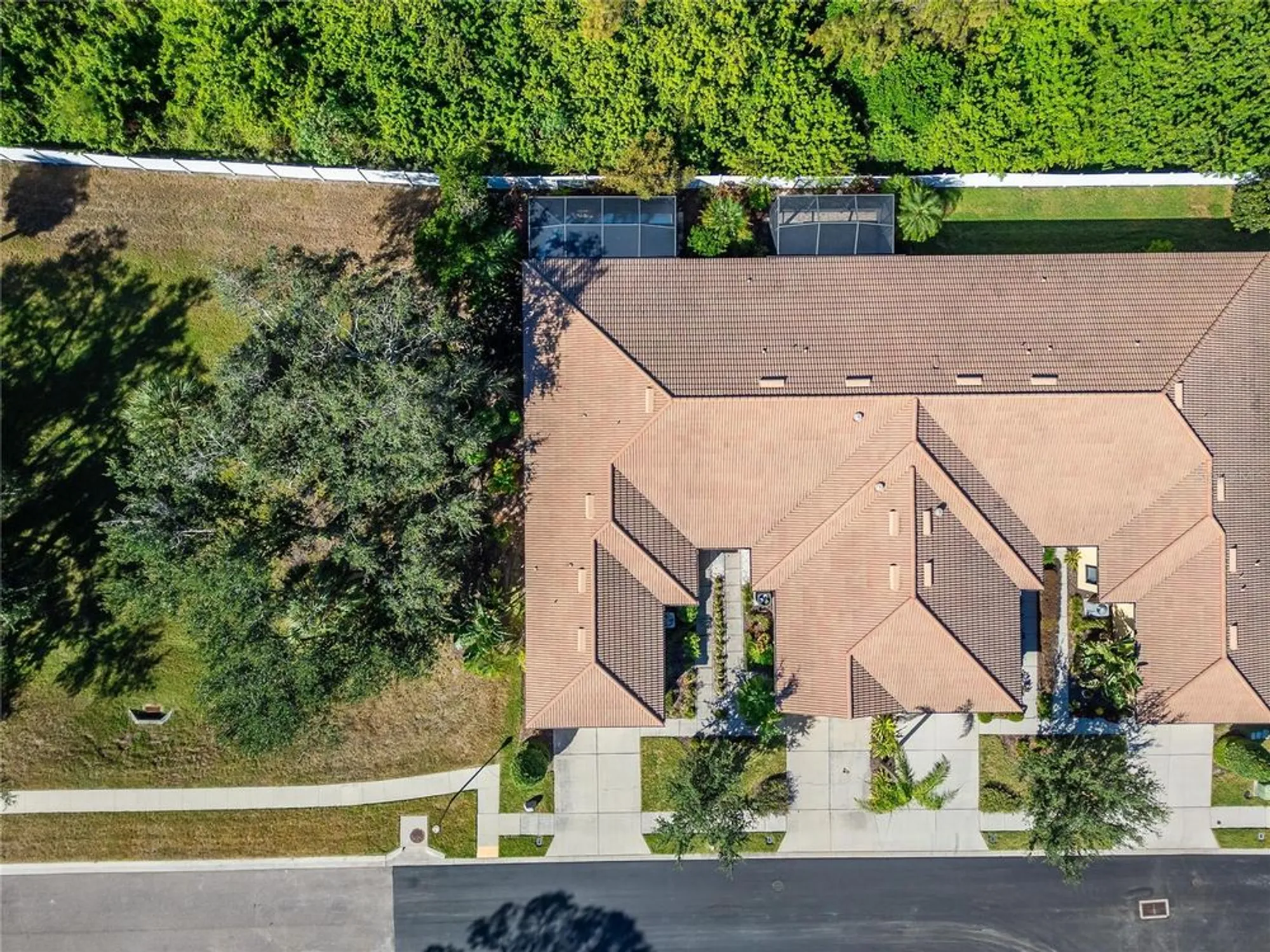Property Slideshow image 53 of 72 | 420 cedar falls dr, Apollo Beach, FL, 33572