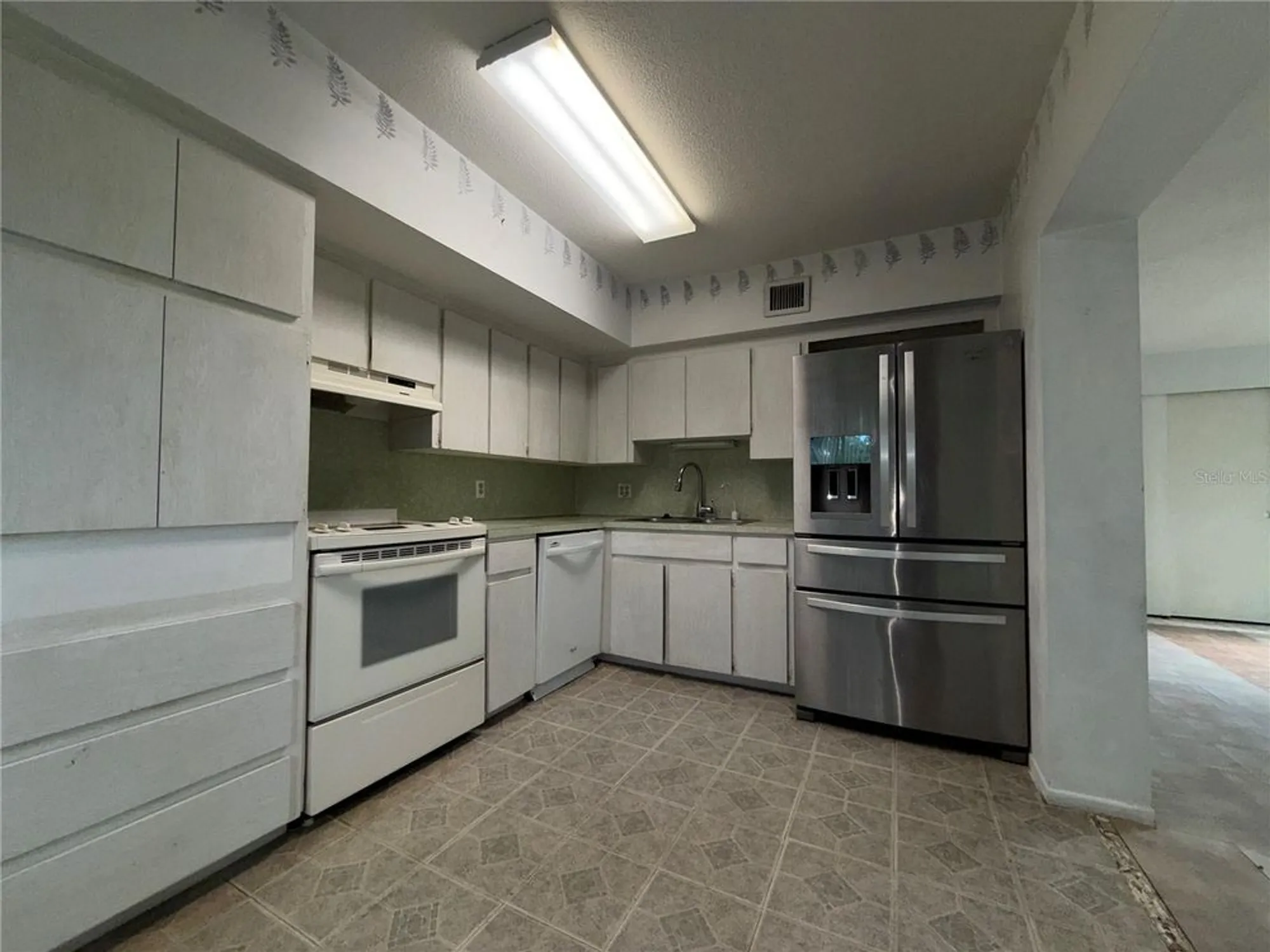 Property Slideshow image 8 of 17 | 2073 denmark st 59, Clearwater, FL, 33763