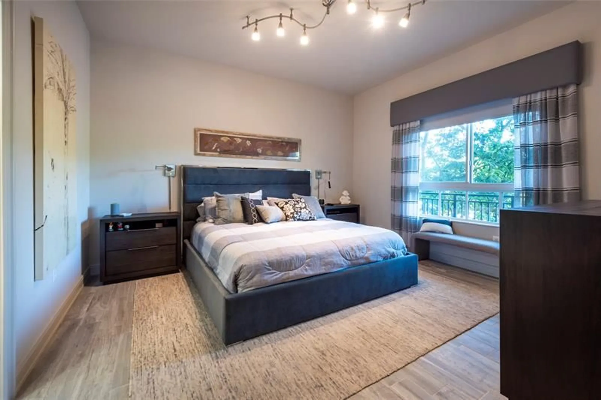 Property Slideshow image 14 of 32 | 16102 emerald estates dr 207, Weston, FL, 33331