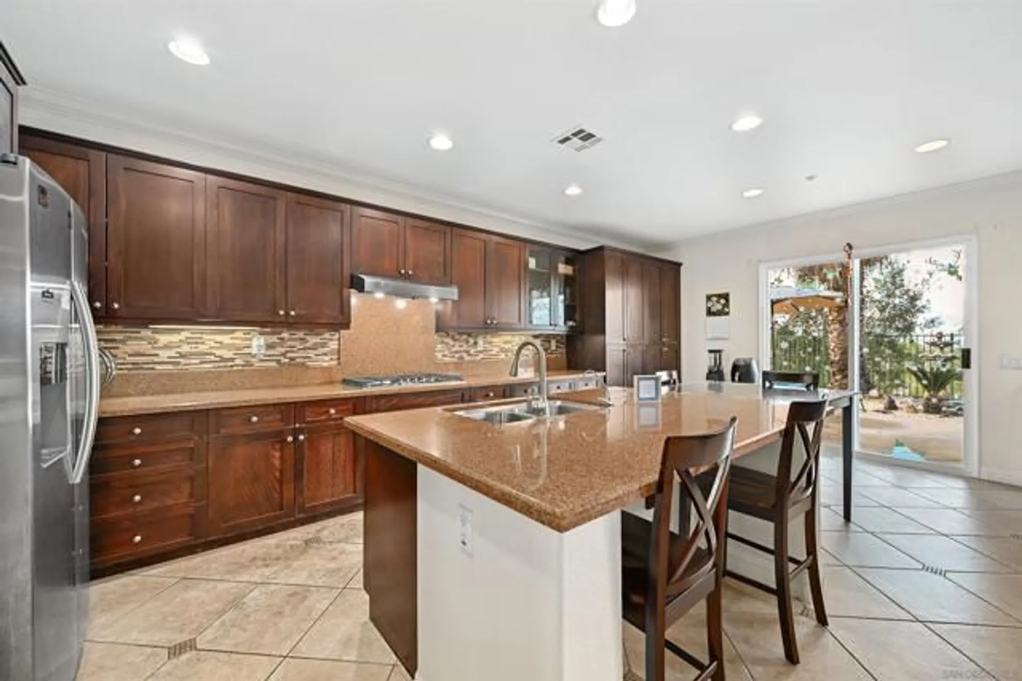 Property Slideshow image 4 of 34 | 10562 aspen gln, Escondido, CA, 92026