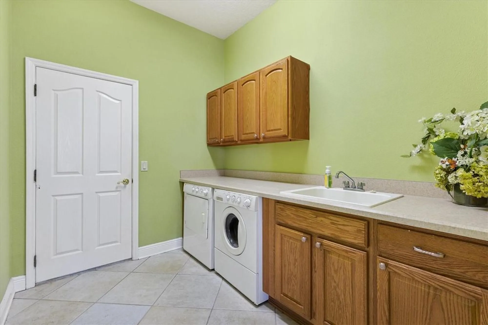 Property Slideshow image 41 of 60 | 664 ternberry forest dr, The Villages, FL, 32162