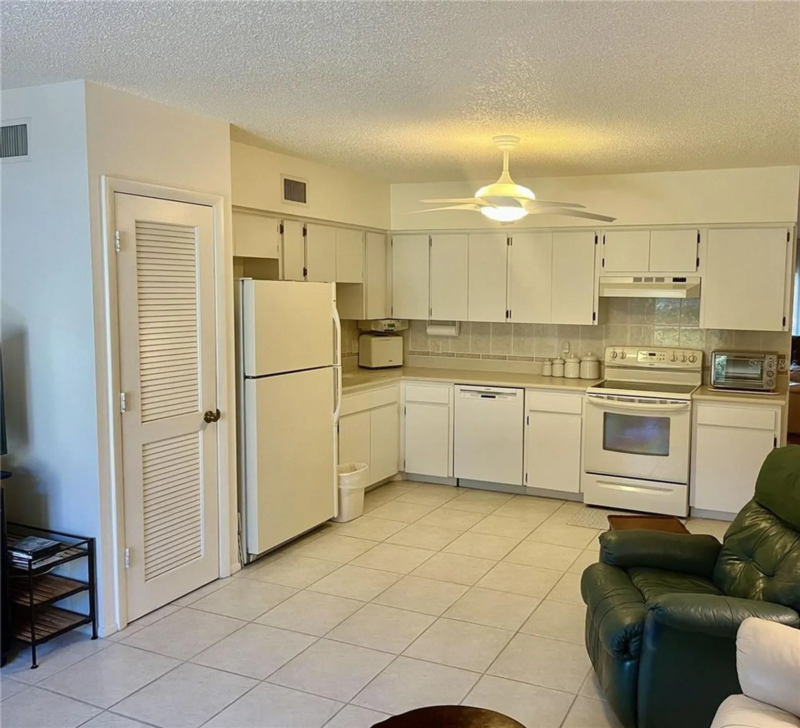 Property Slideshow image 8 of 52 | 2220 spanish dr 14, Clearwater, FL, 33763