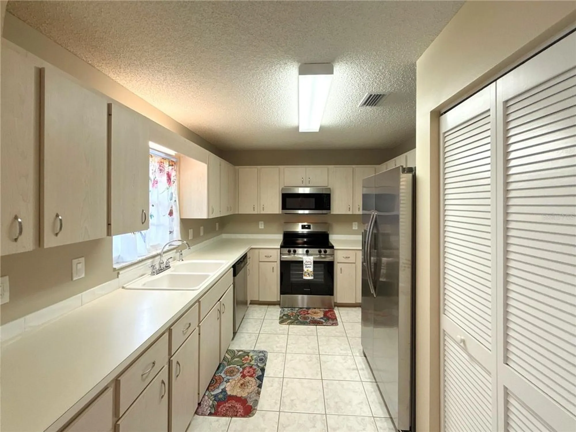 Property Slideshow image 4 of 29 | 8535 sw 90th st c, Ocala, FL, 34481