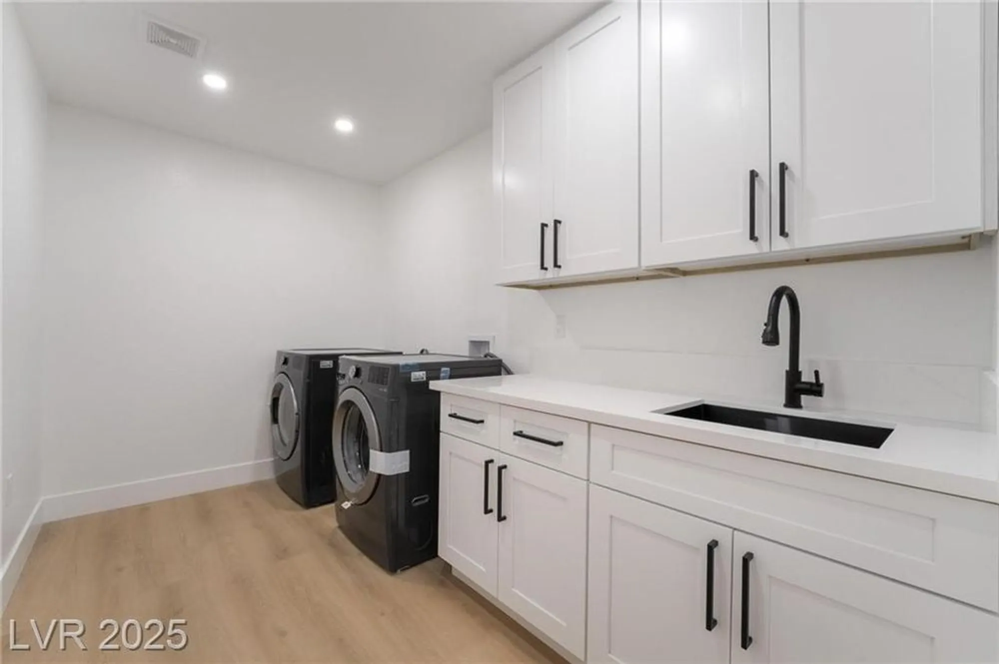 Property Slideshow image 44 of 57 | 2528 sunup dr, Las Vegas, NV, 89134