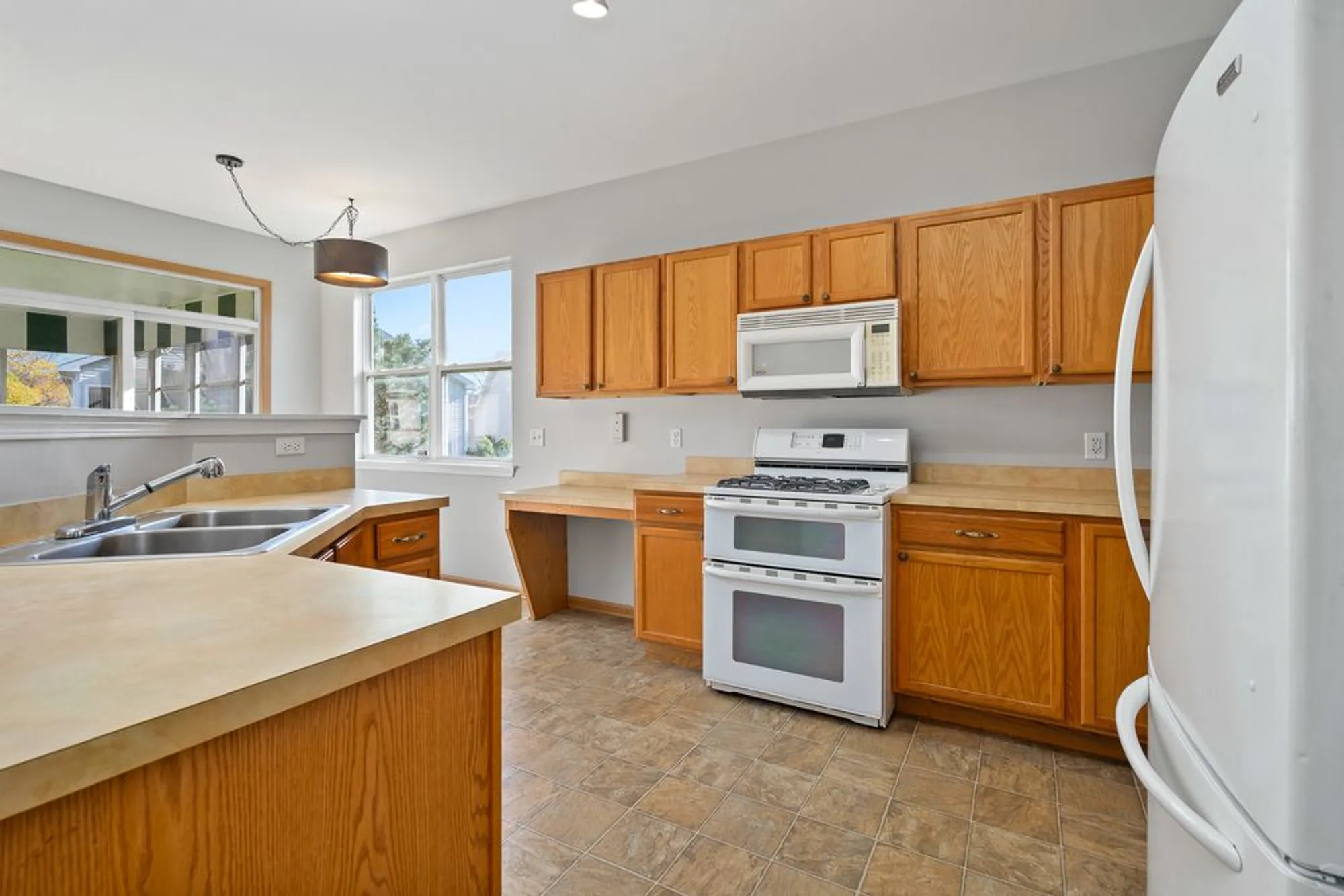 Property Slideshow image 8 of 34 | 721 s wellston ln, Romeoville, IL, 60446