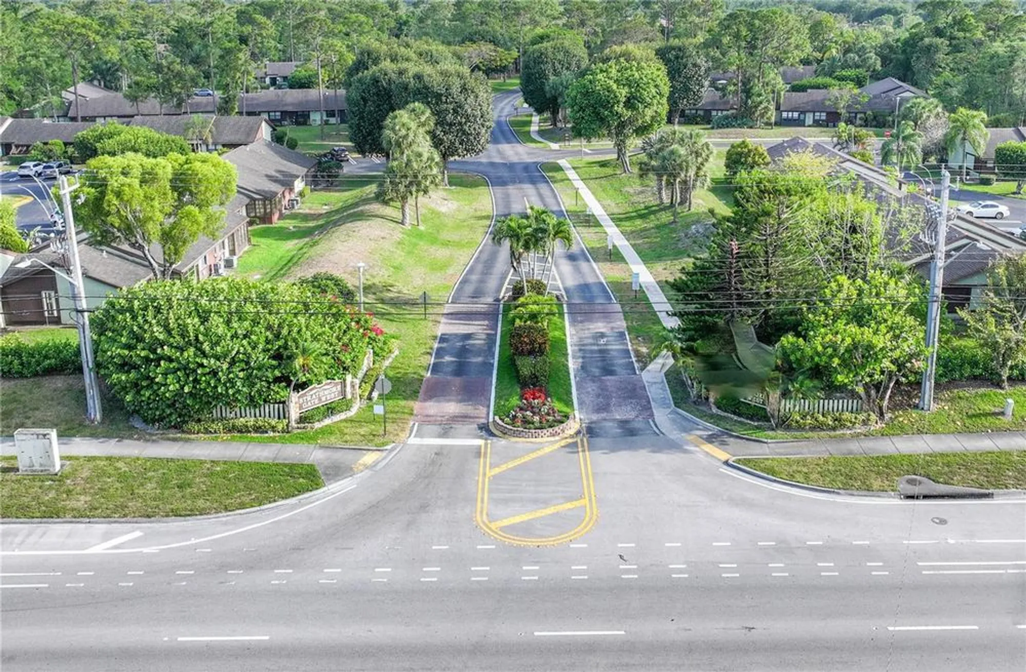 Property Slideshow image 4 of 38 | 272 beaver dam ct, Royal Palm Beach, FL, 33411