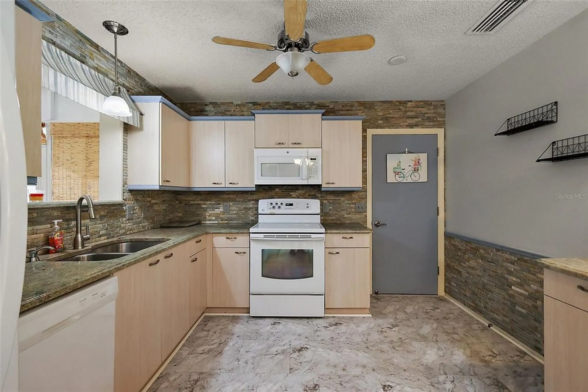 Property Slideshow image 8 of 34 | 2003 cordero ct, The Villages, FL, 32159