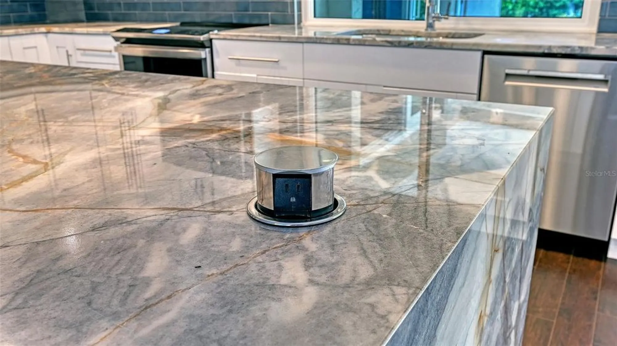 Property Slideshow image 13 of 64 | 8010 conservatory dr, Sarasota, FL, 34243