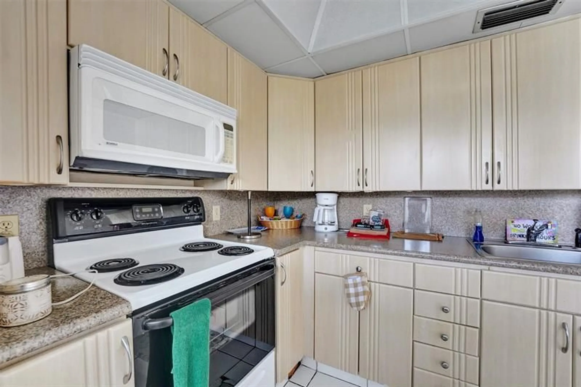 Property Slideshow image 10 of 48 | 2505 antigua ter l3, Coconut Creek, FL, 33066