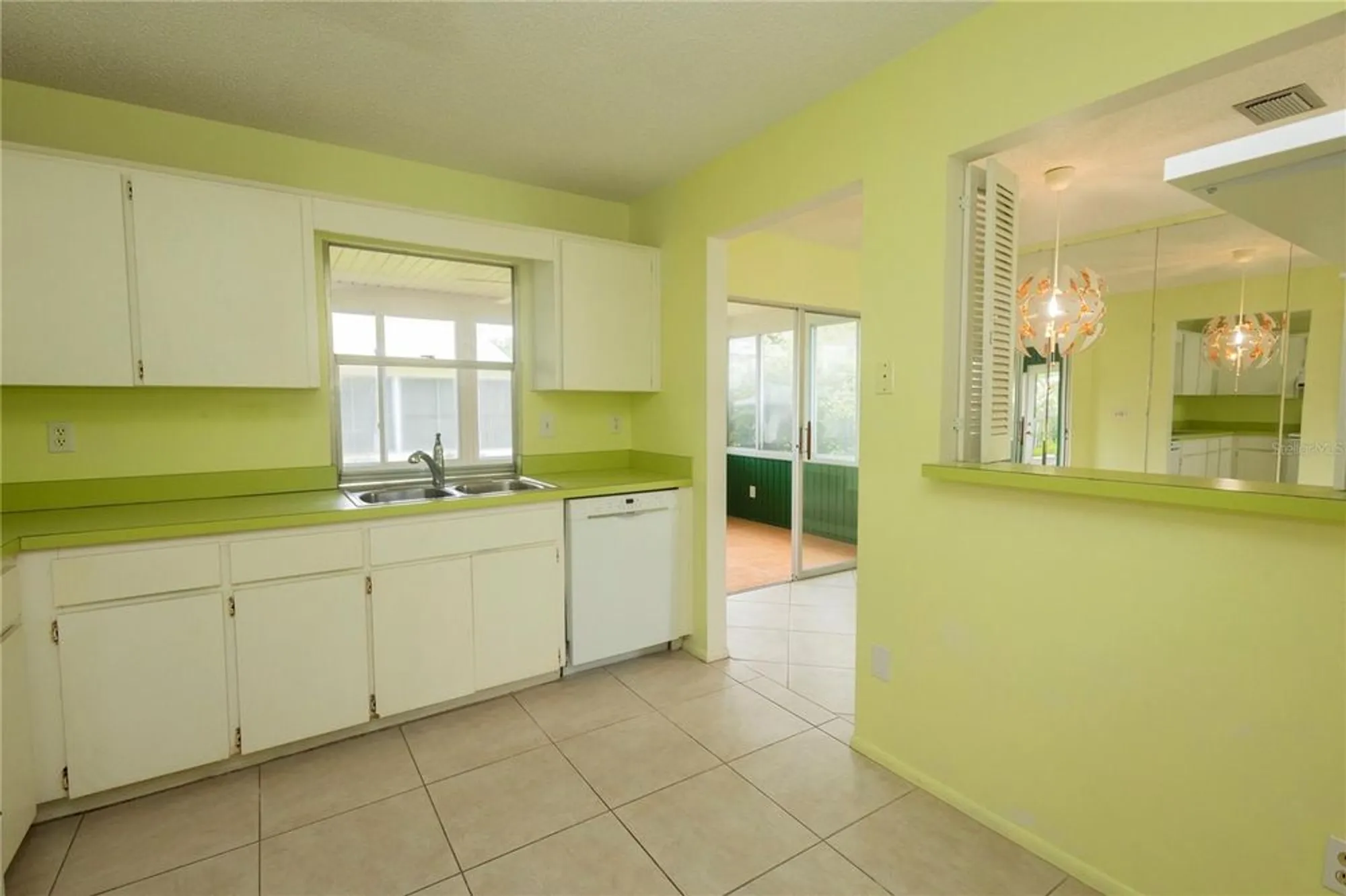 Property Slideshow image 6 of 37 | 8121 casuarina dr, Port Richey, FL, 34668