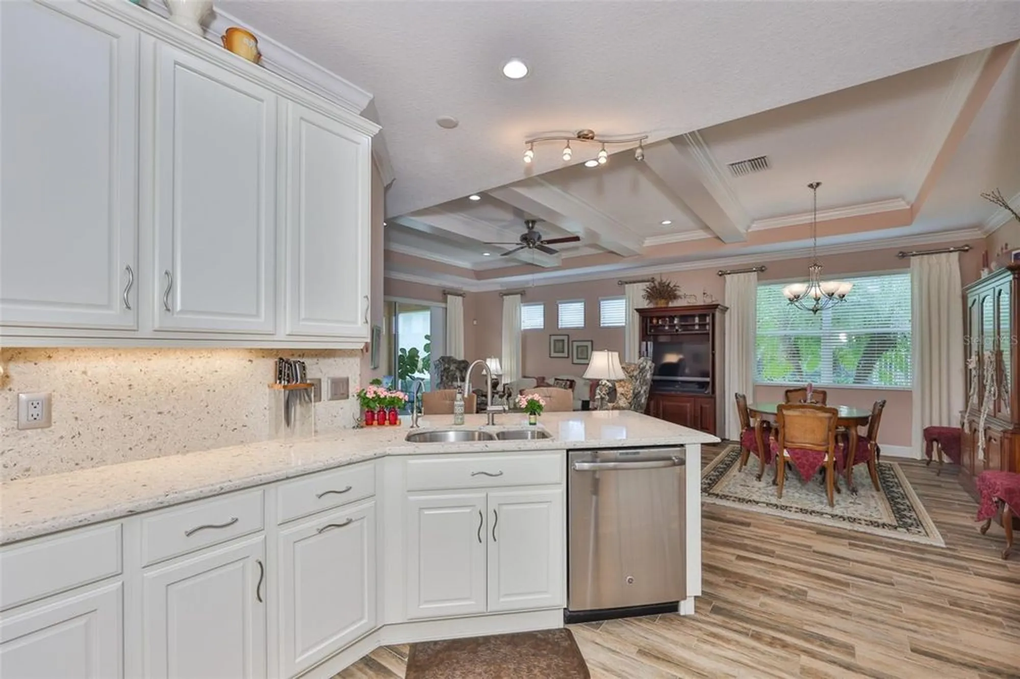 Property Slideshow image 19 of 45 | 658 chipper dr, Sun City Center, FL, 33573