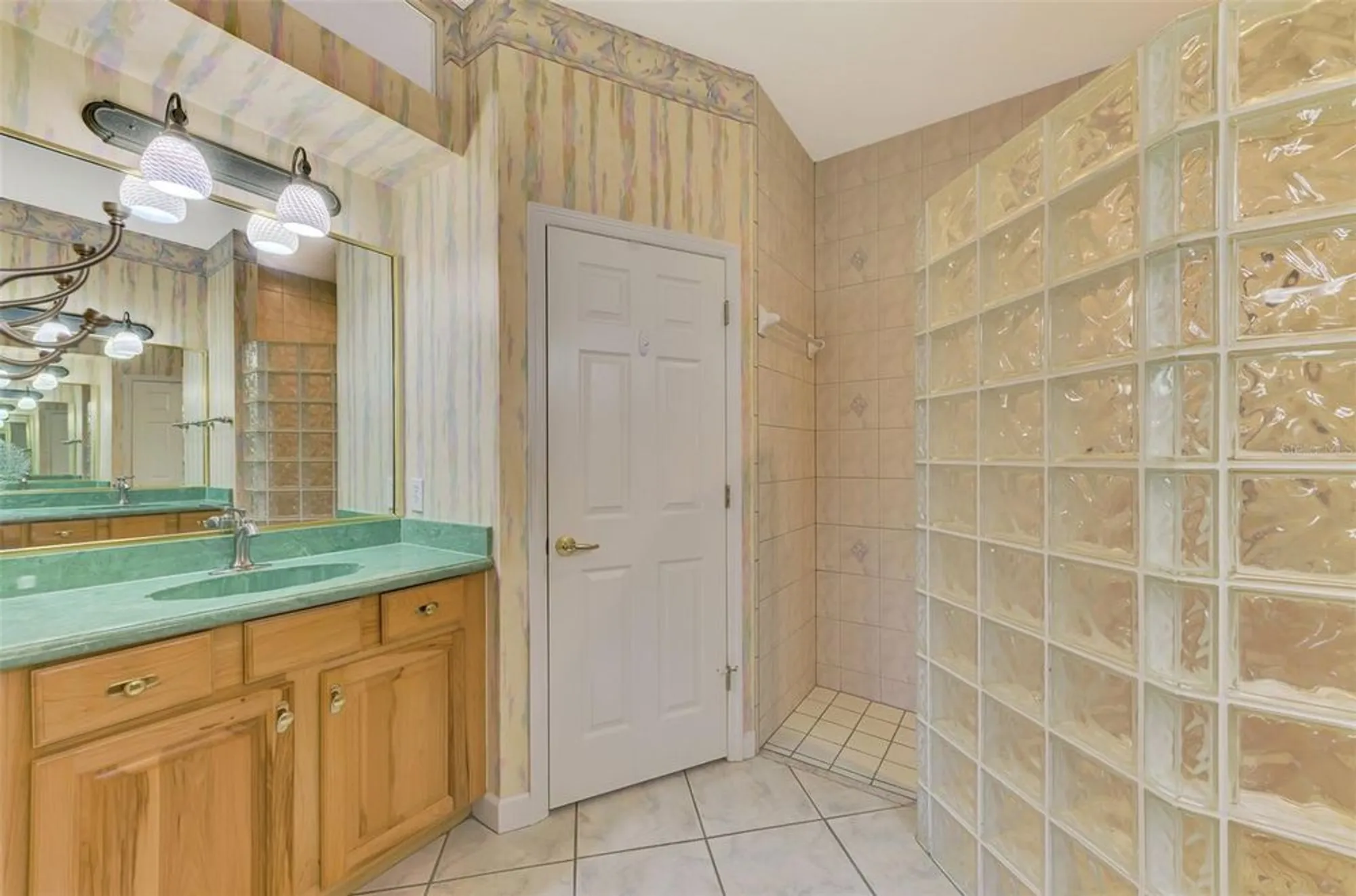 Property Slideshow image 29 of 53 | 4914 lakescene pl, Sarasota, FL, 34243