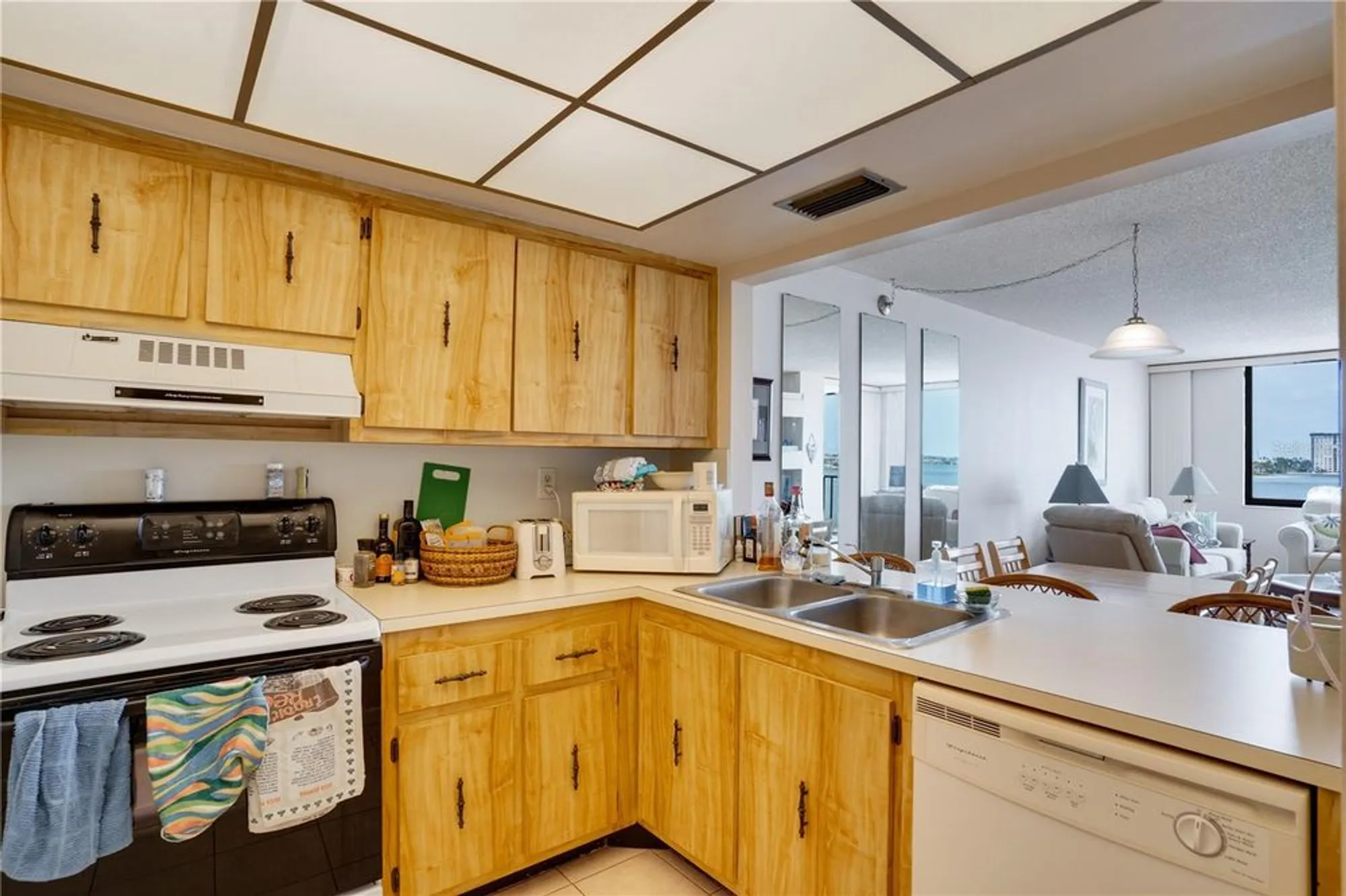 Property Slideshow image 14 of 37 | 6268 palma del mar blvd s apt 407, St Petersburg, FL, 33715