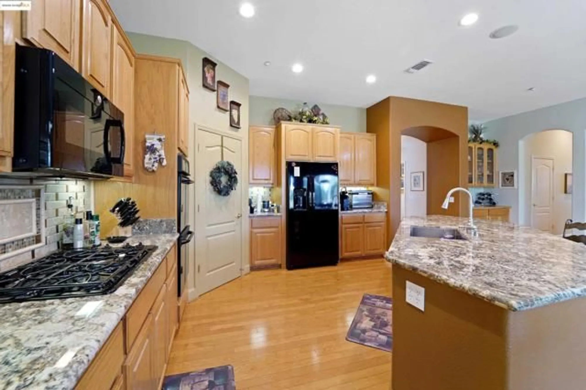 Property Slideshow image 14 of 60 | 910 suntan ln, Brentwood, CA, 94513