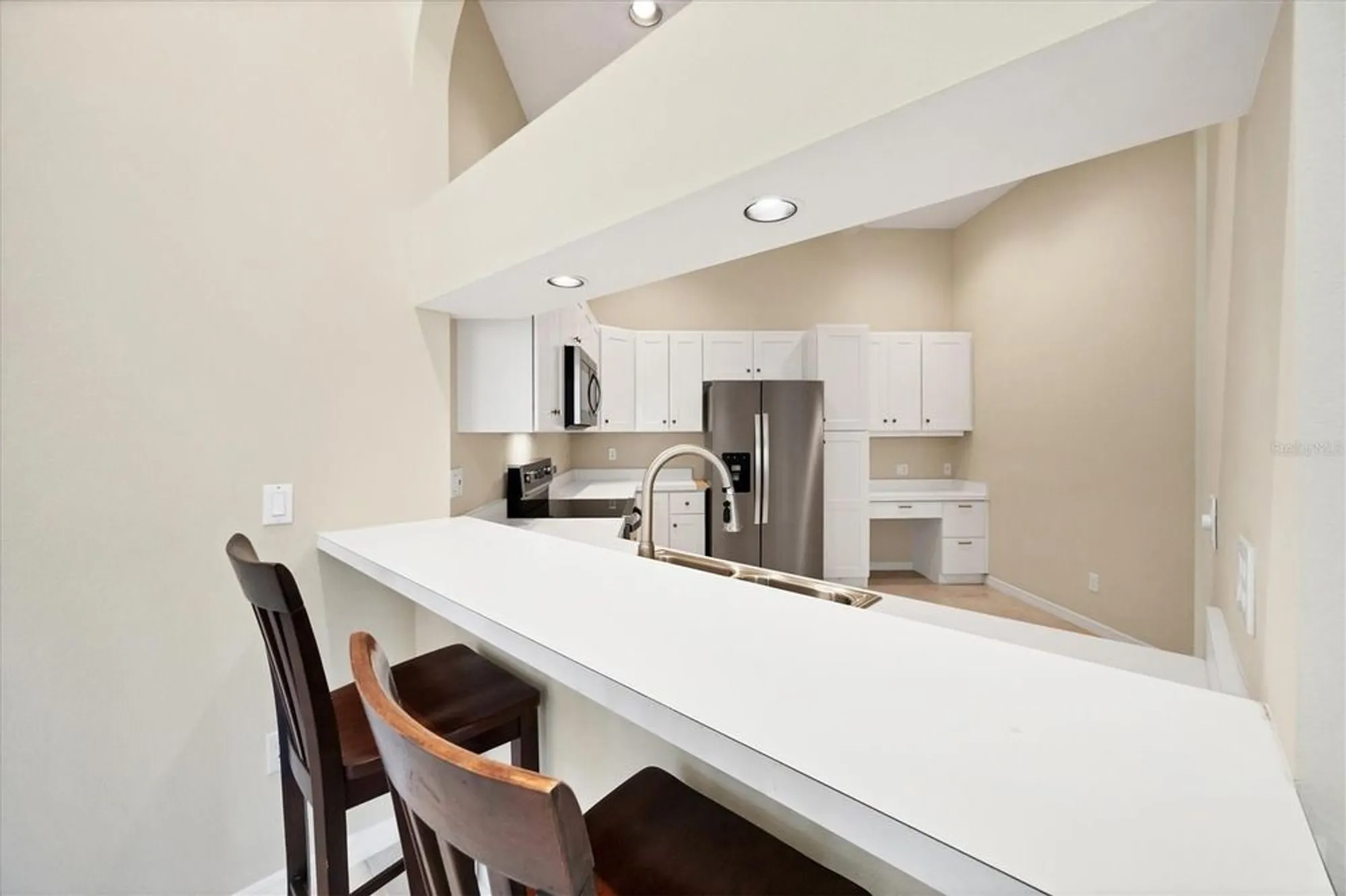 Property Slideshow image 10 of 55 | 6222 country club way, Sarasota, FL, 34243