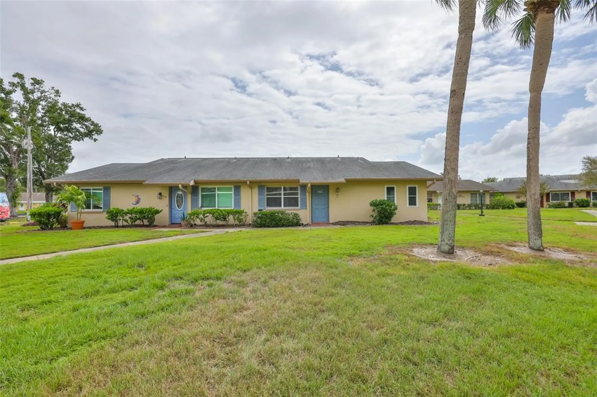 Property Slideshow image 2 of 49 | 1908 canterbury ln 20, Sun City Center, FL, 33573