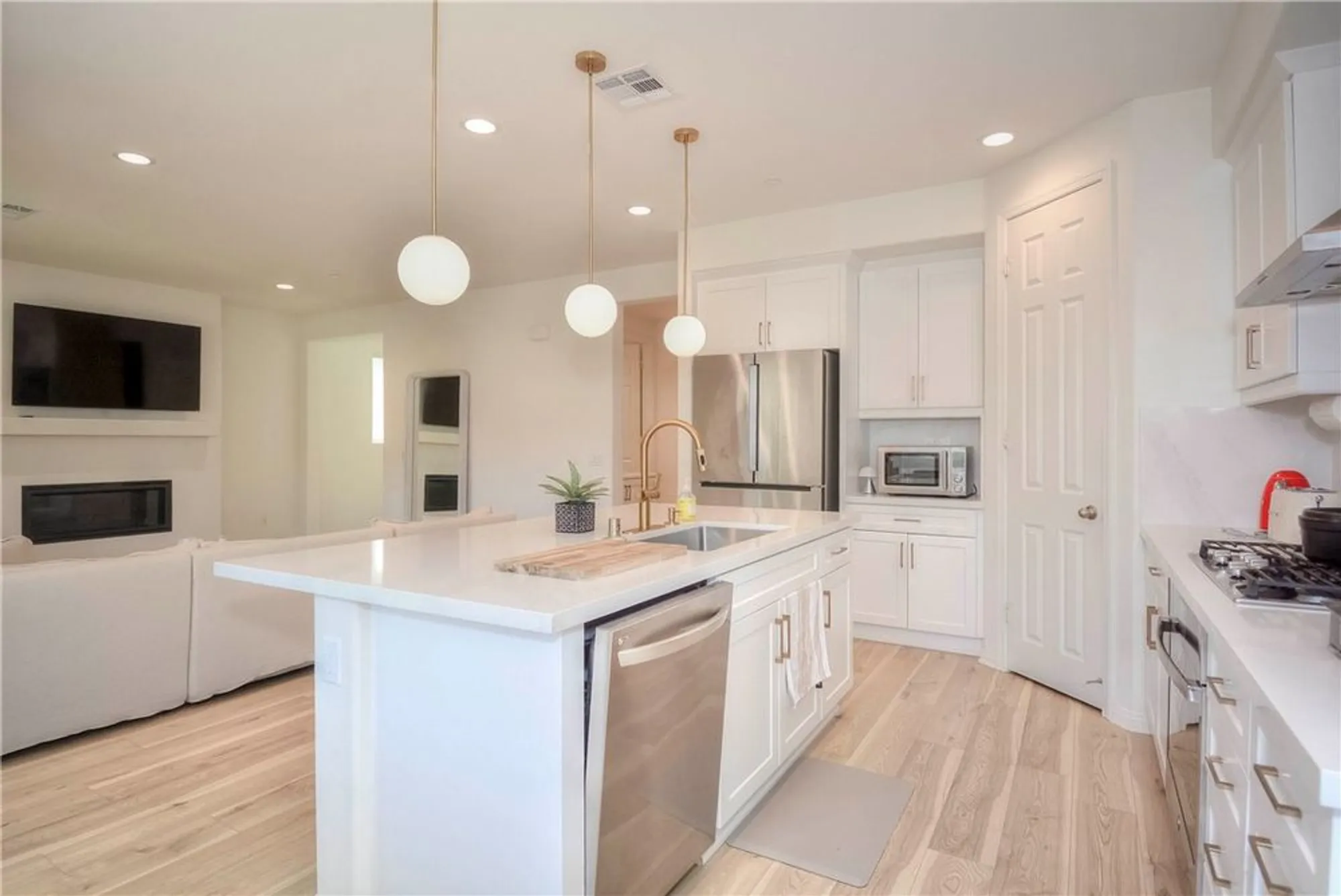 Property Slideshow image 20 of 45 | 24218 hillcrest dr, Corona, CA, 92883