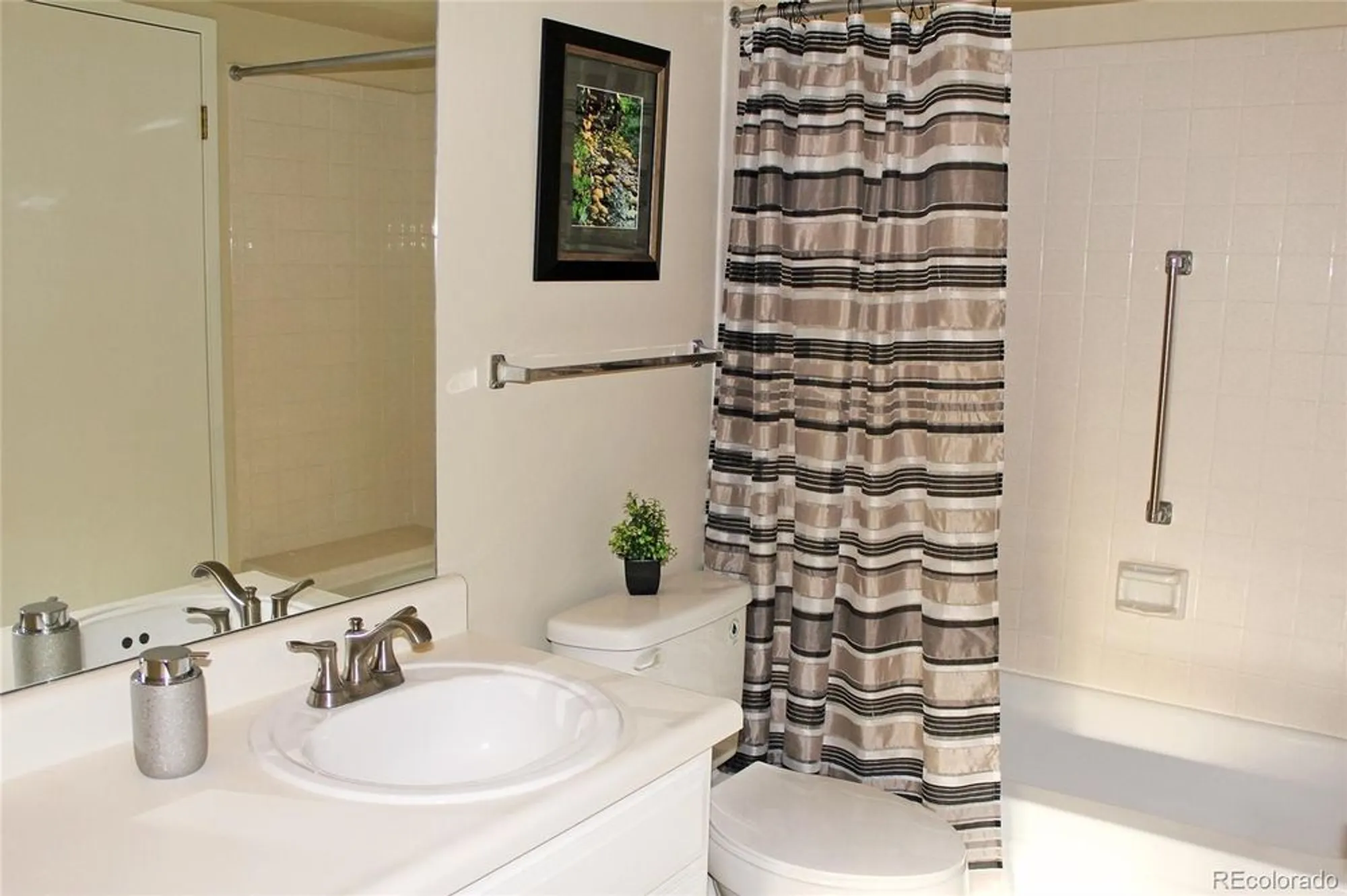 Property Slideshow image 12 of 22 | 13890 e marina dr apt 612, Aurora, CO, 80014