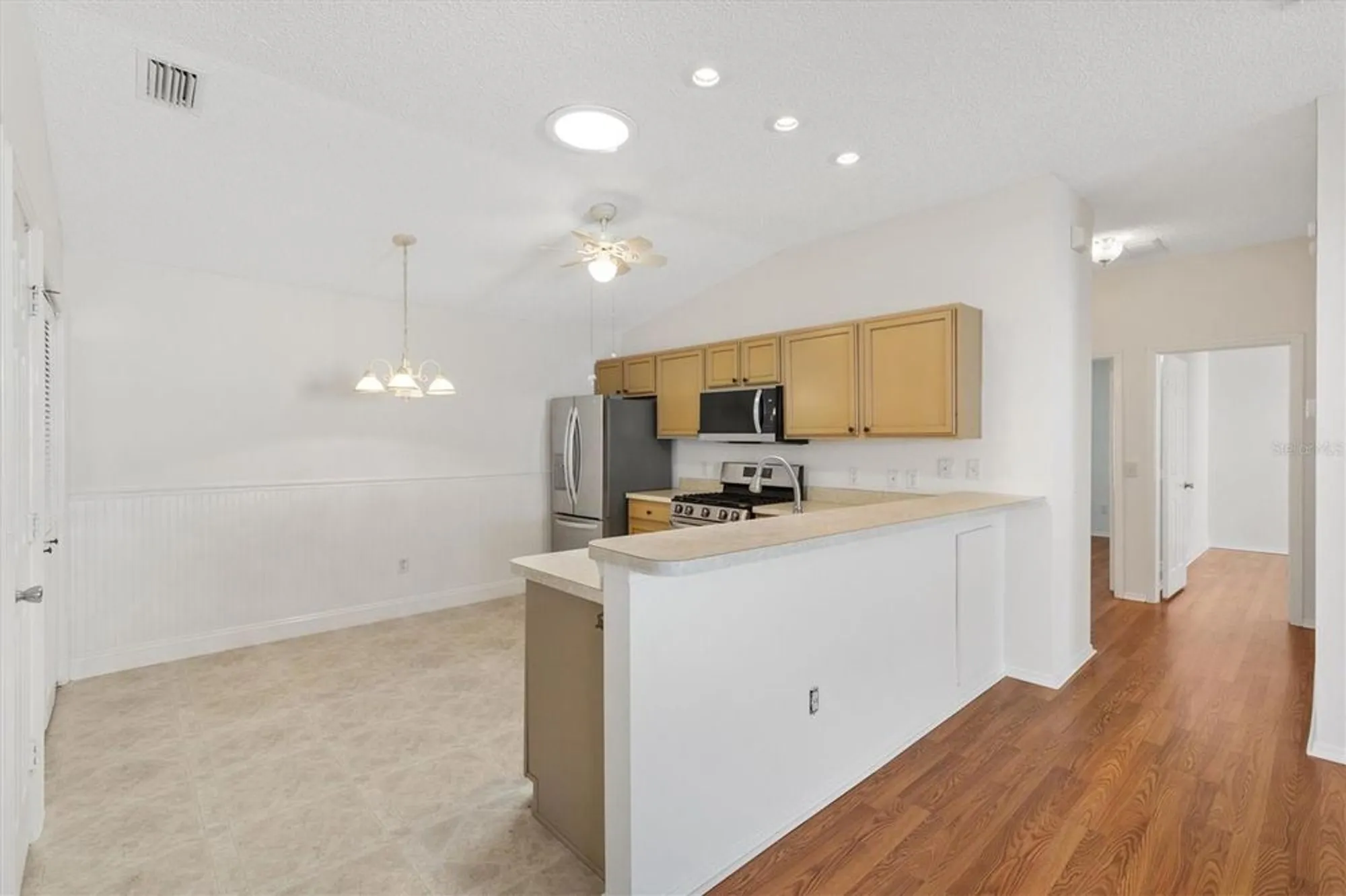 Property Slideshow image 17 of 33 | 428 canterbury ct, The Villages, FL, 32162