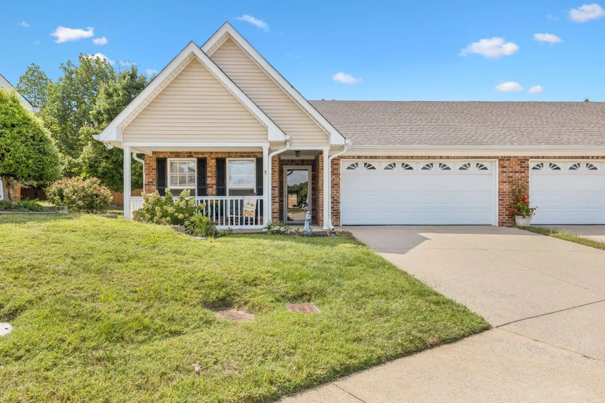 Property Slideshow image 6 of 44 | 644 village green cir, Murfreesboro, TN, 37128
